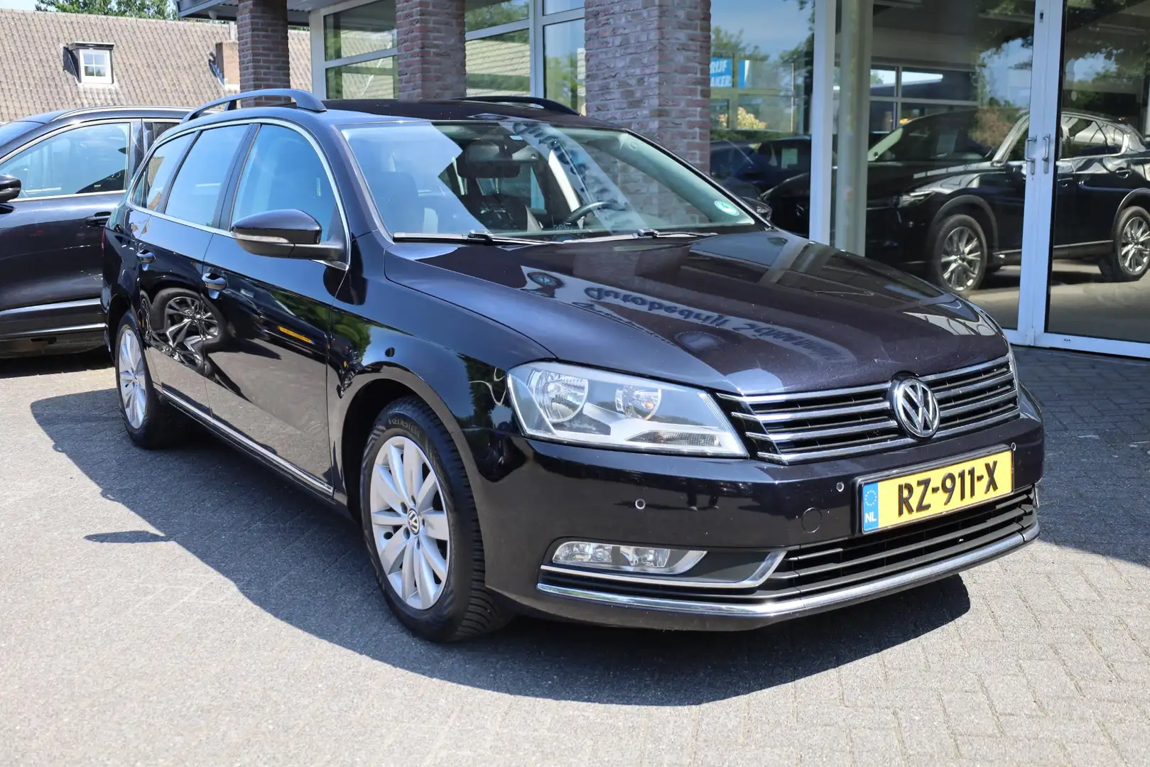 Volkswagen Passat Variant 1.6 TDI Comfortline BlueMotion TREKHAAK STUURBEDIE Zwart - 2