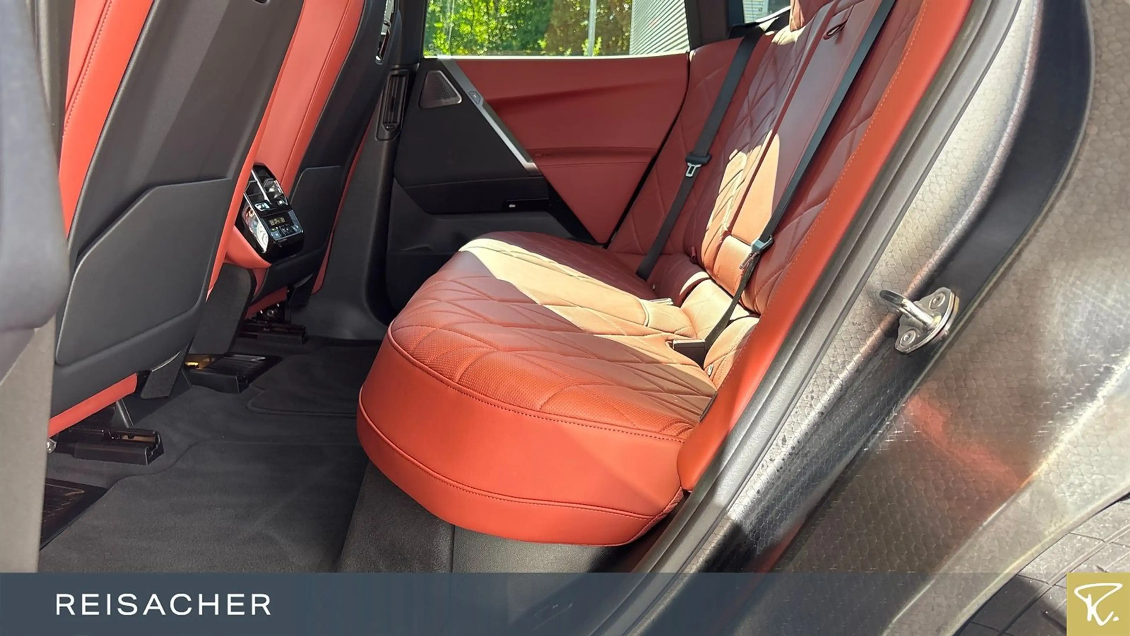BMW iX A M70 xDrive SkyLou,AHK,DAProf,Leder,Autom — photo 7