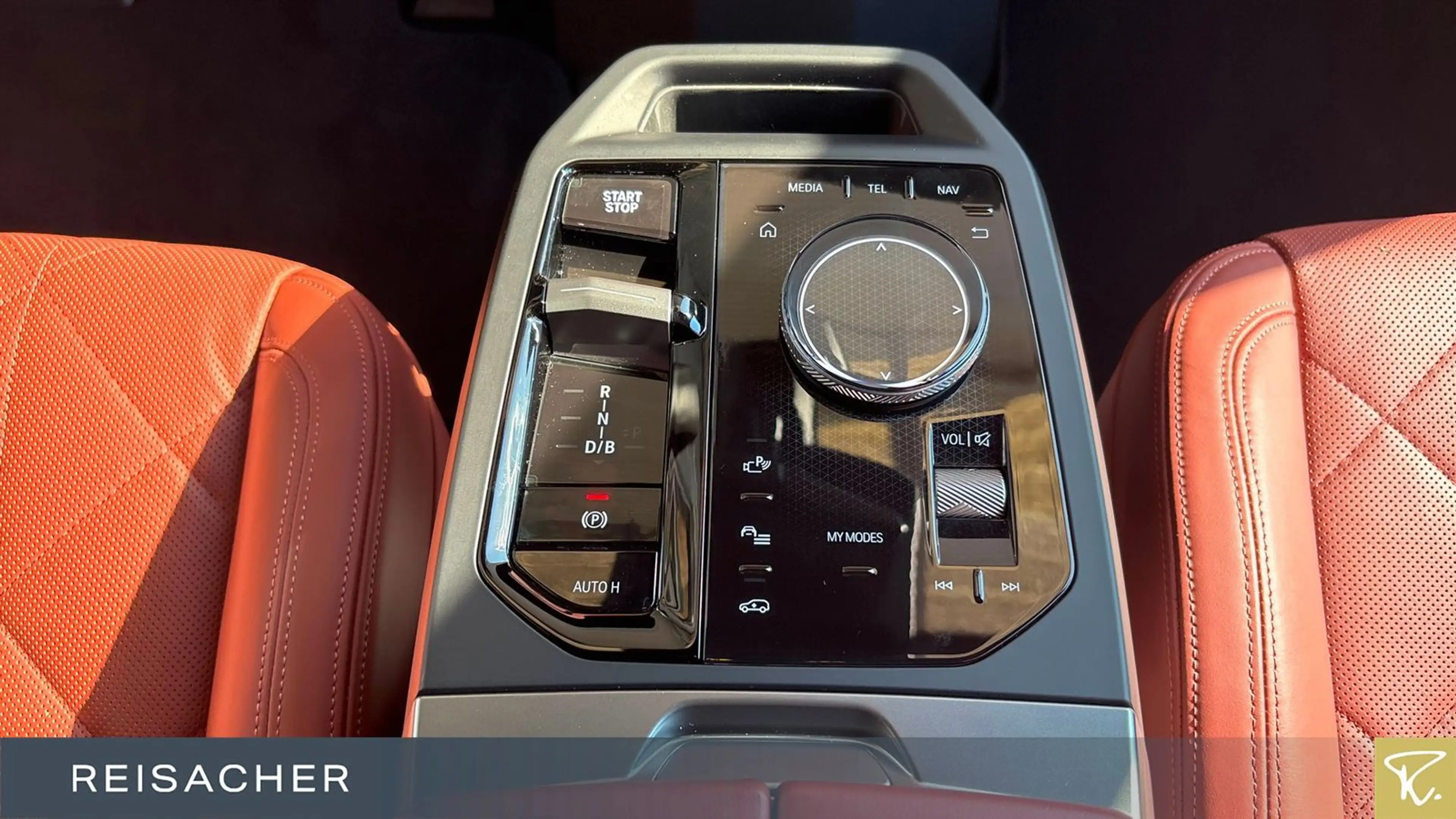 BMW iX A M70 xDrive SkyLou,AHK,DAProf,Leder,Autom — photo 10