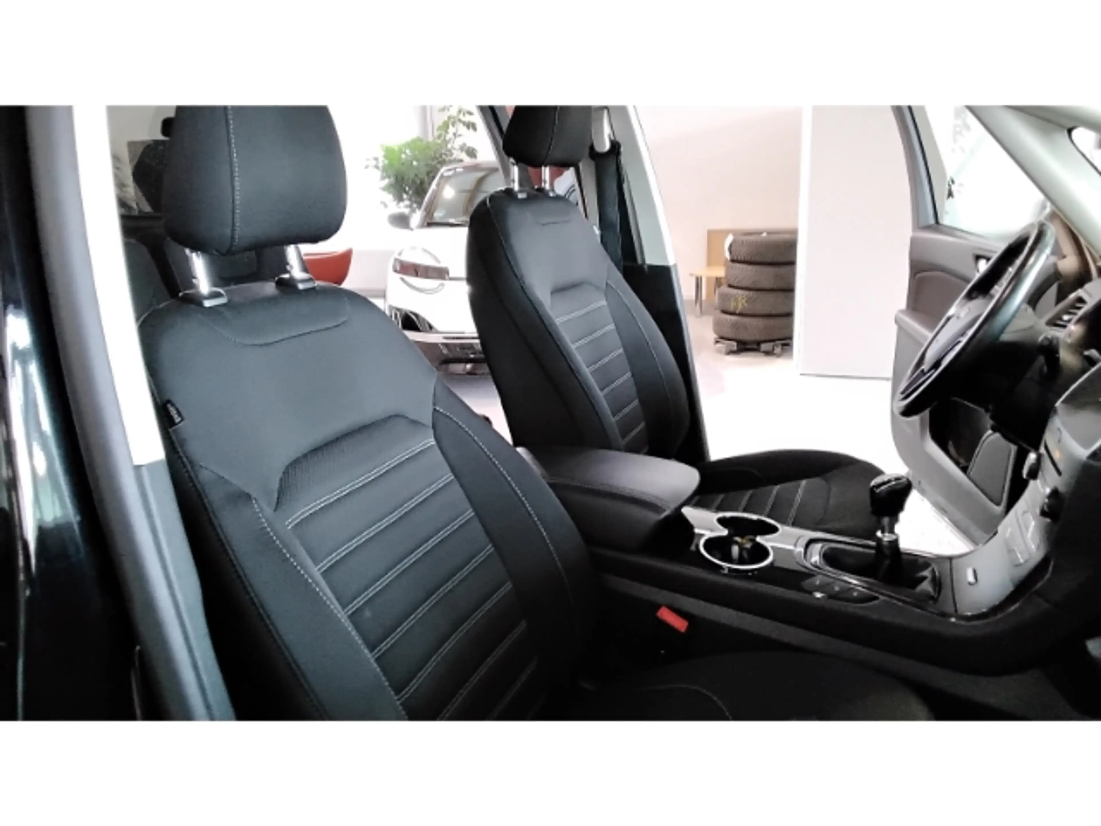 Ford Galaxy EcoBoost 1.5 Titanium — photo 12