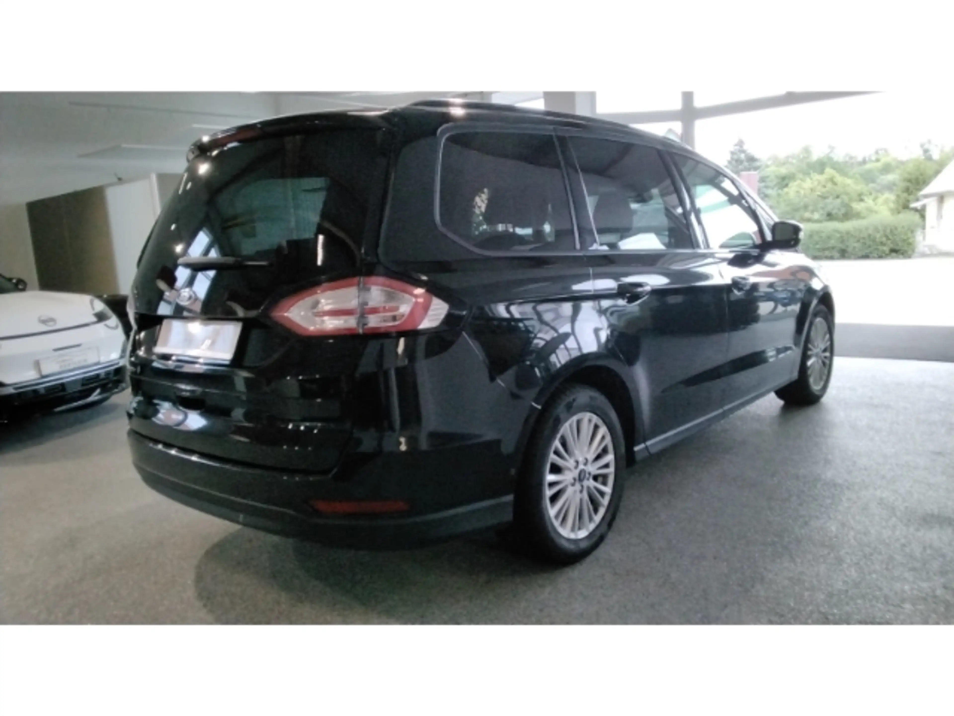 Ford Galaxy EcoBoost 1.5 Titanium — photo 8