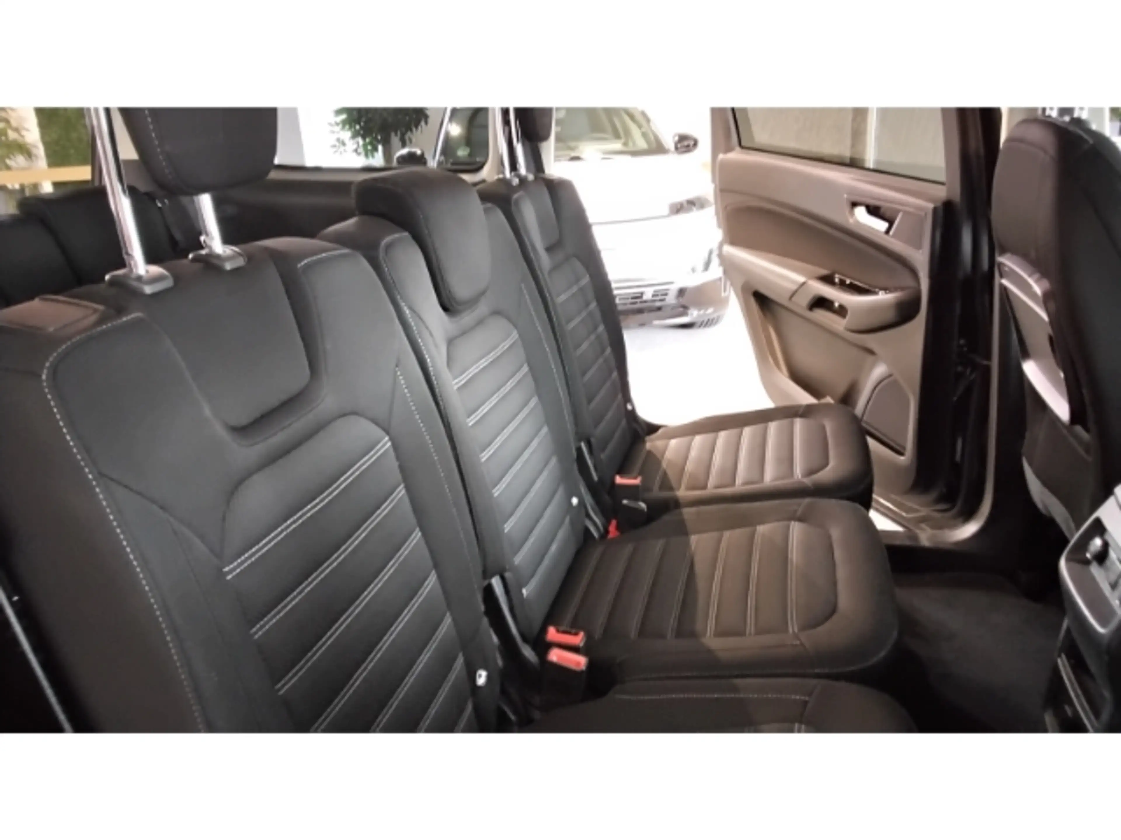 Ford Galaxy EcoBoost 1.5 Titanium — photo 13