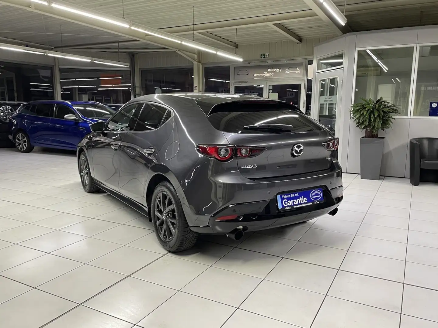 Mazda 3 e-Skyactiv-X Exclusive-Line M-Hybr. Šedá - 2