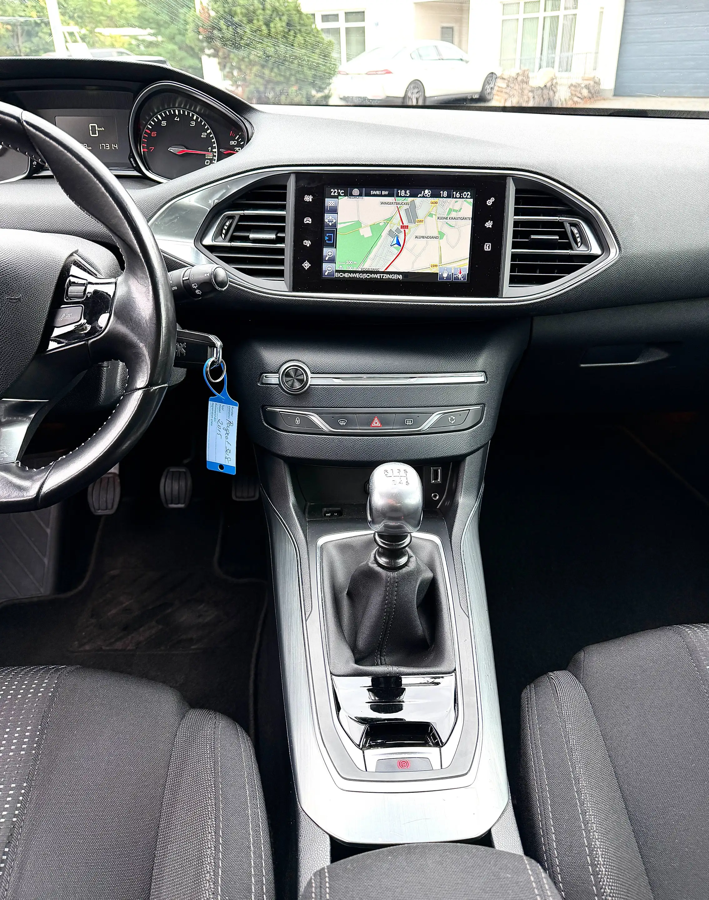 Peugeot 308 Allure — photo 11