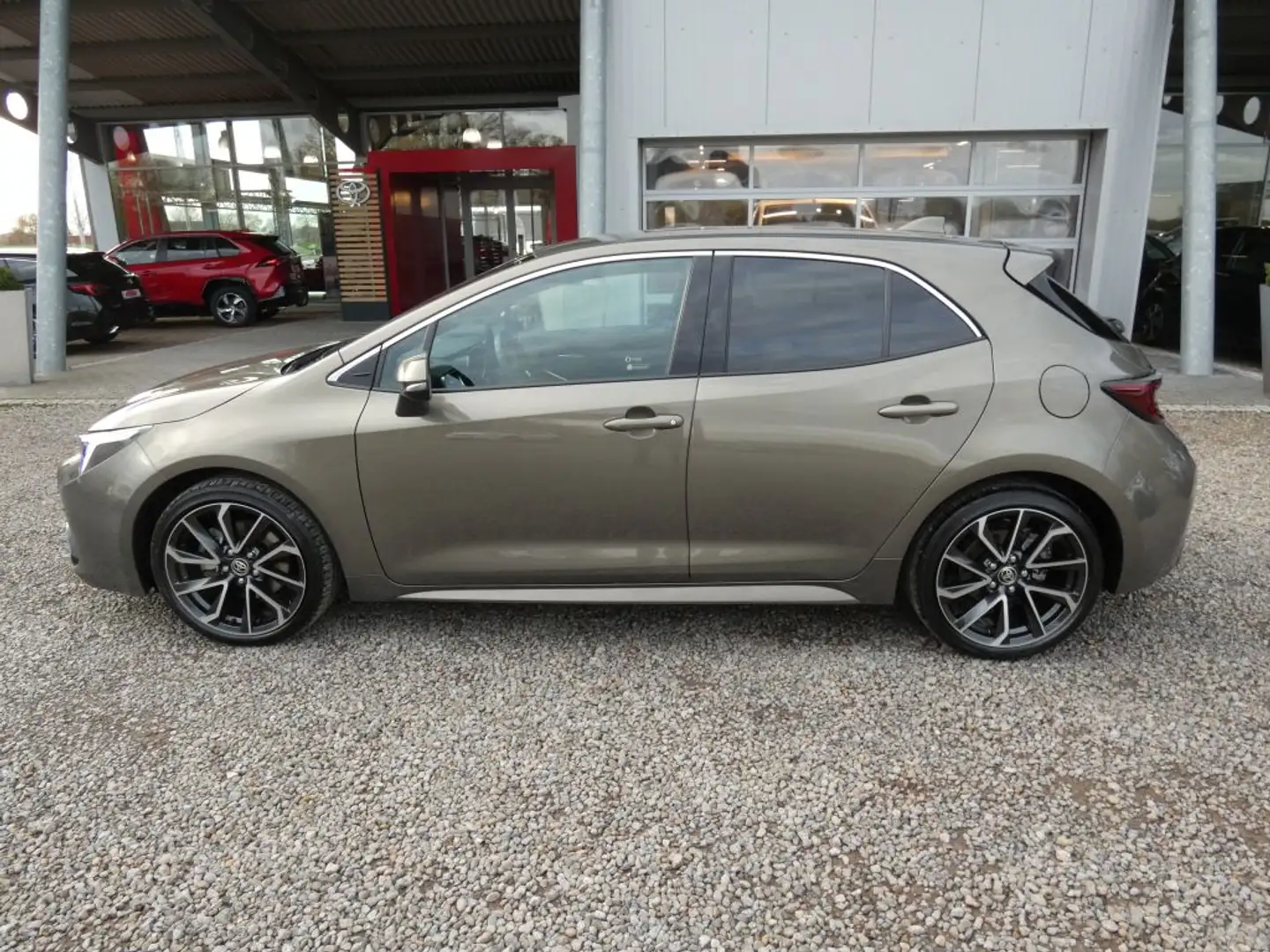 Toyota Corolla 2.0 Hybrid Lounge*Matrix LED+Navi+SHZ+Kamera+18Zol - 2