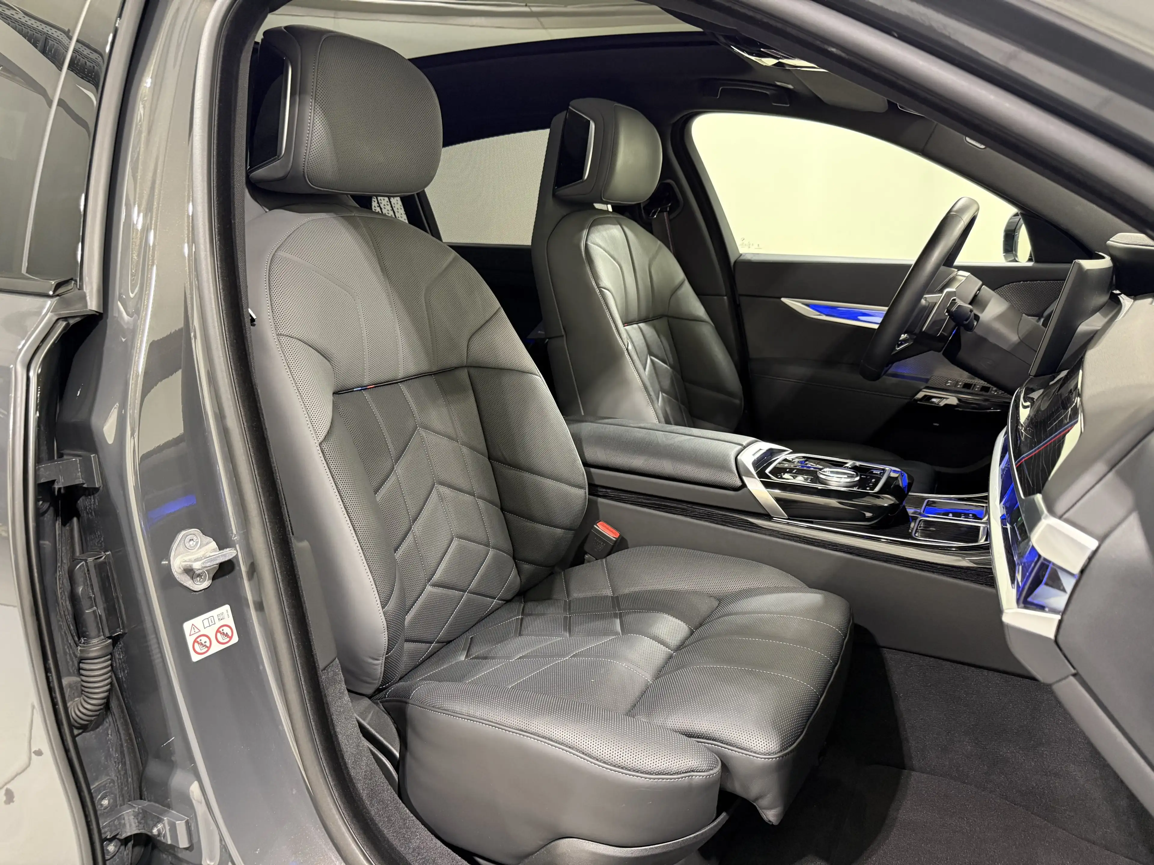 BMW 740 d xDrive M Sportpaket Pro Standhzg Executive — photo 15