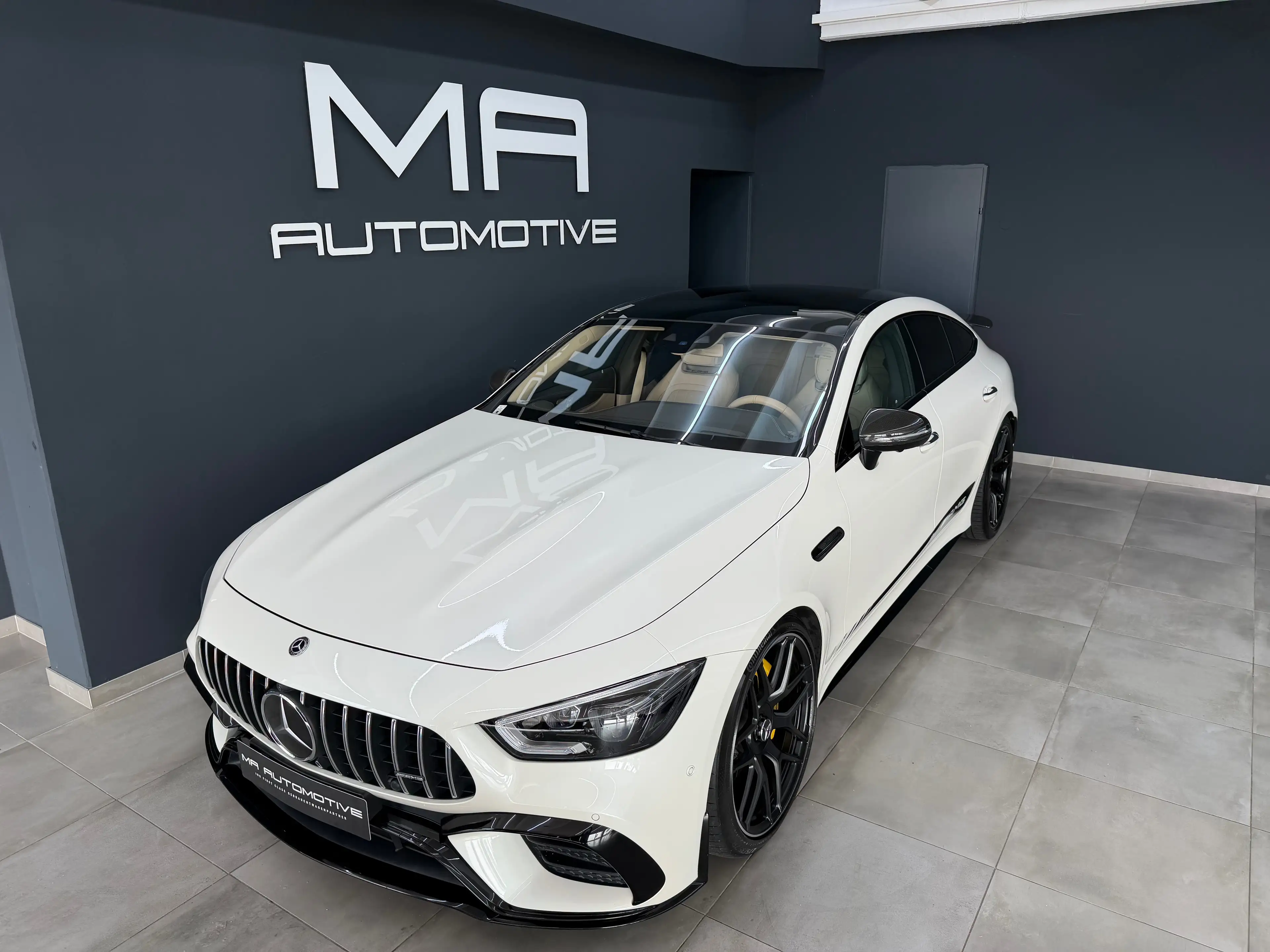 Mercedes-Benz AMG GT 43 4Matic+ *V8*AERO*CARBON*PANO*BURM*LUFT*DESIGNO*VOLL* — photo 3