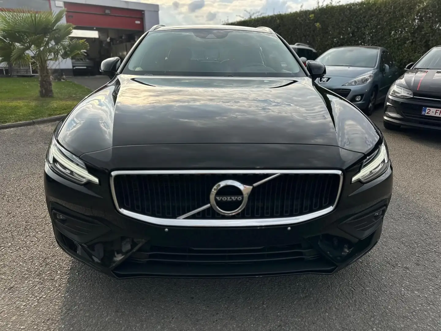 Volvo V60 V60 2.0 B3 MHEV Momentum Pro Geartronic Zwart - 2