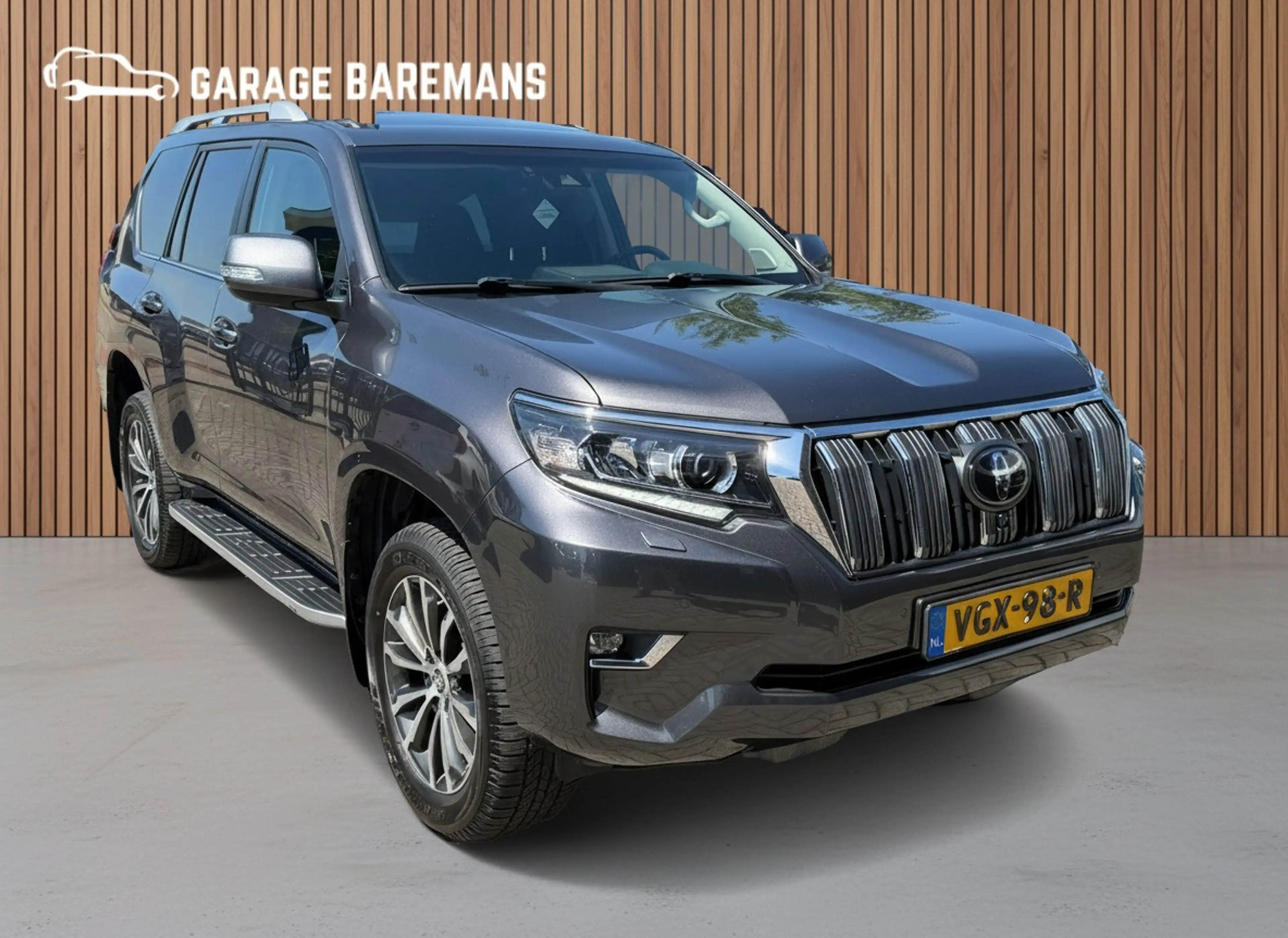 Toyota Land Cruiser 150 2.8 D-4D-F Executive Window Van