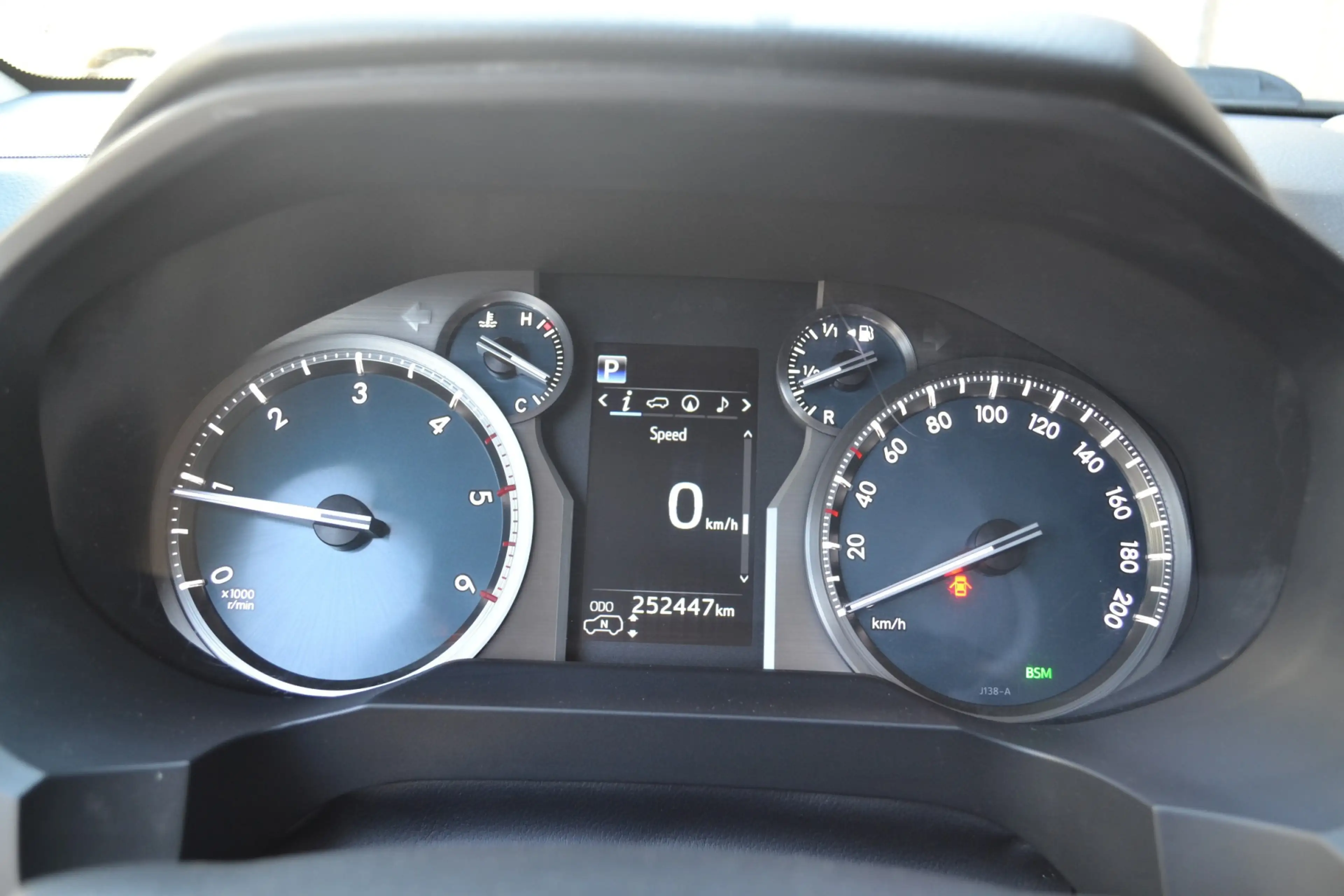 Toyota Land Cruiser 150 2.8 D-4D-F Executive Window Van — photo 12