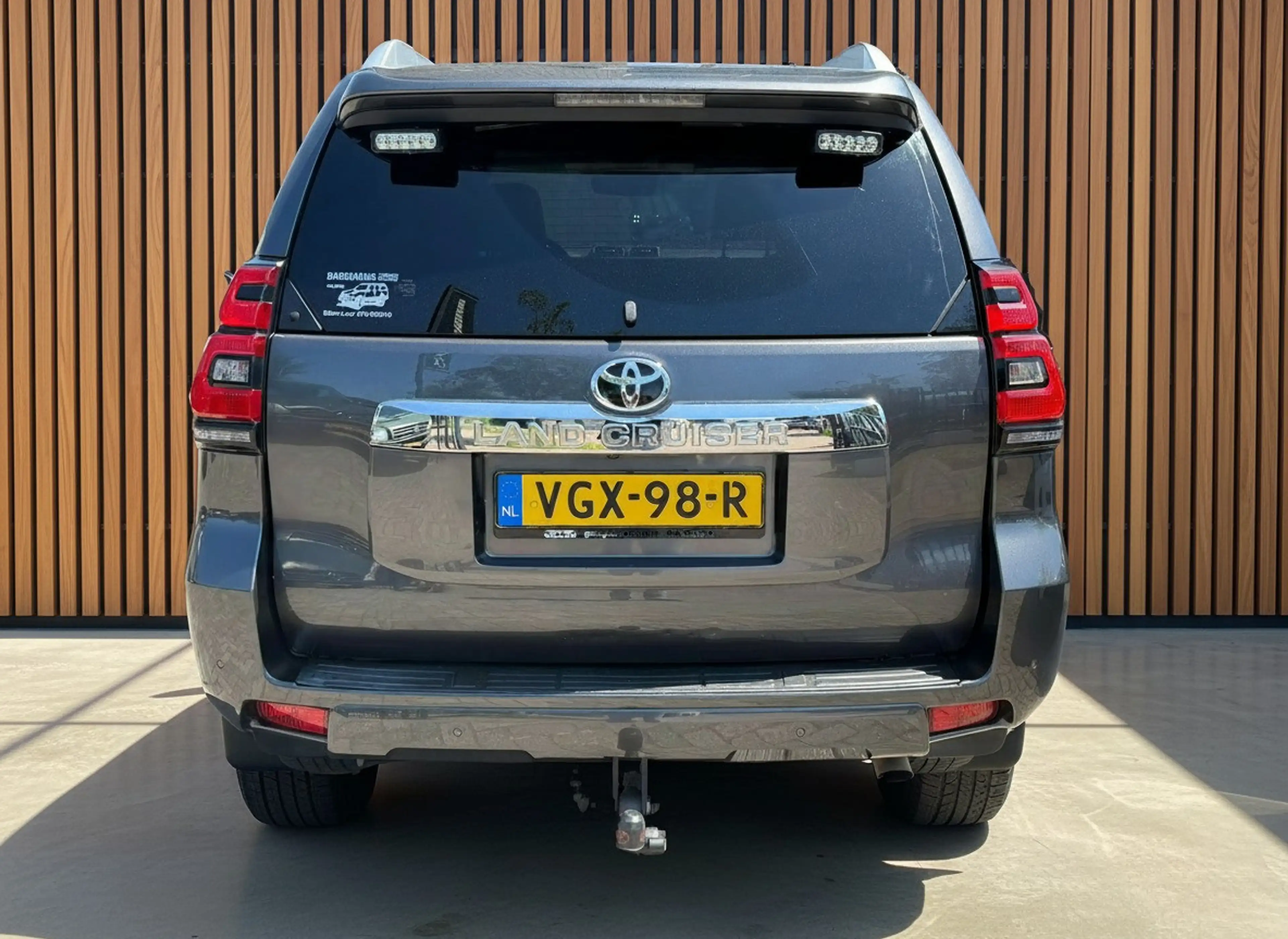 Toyota Land Cruiser 150 2.8 D-4D-F Executive Window Van — photo 6