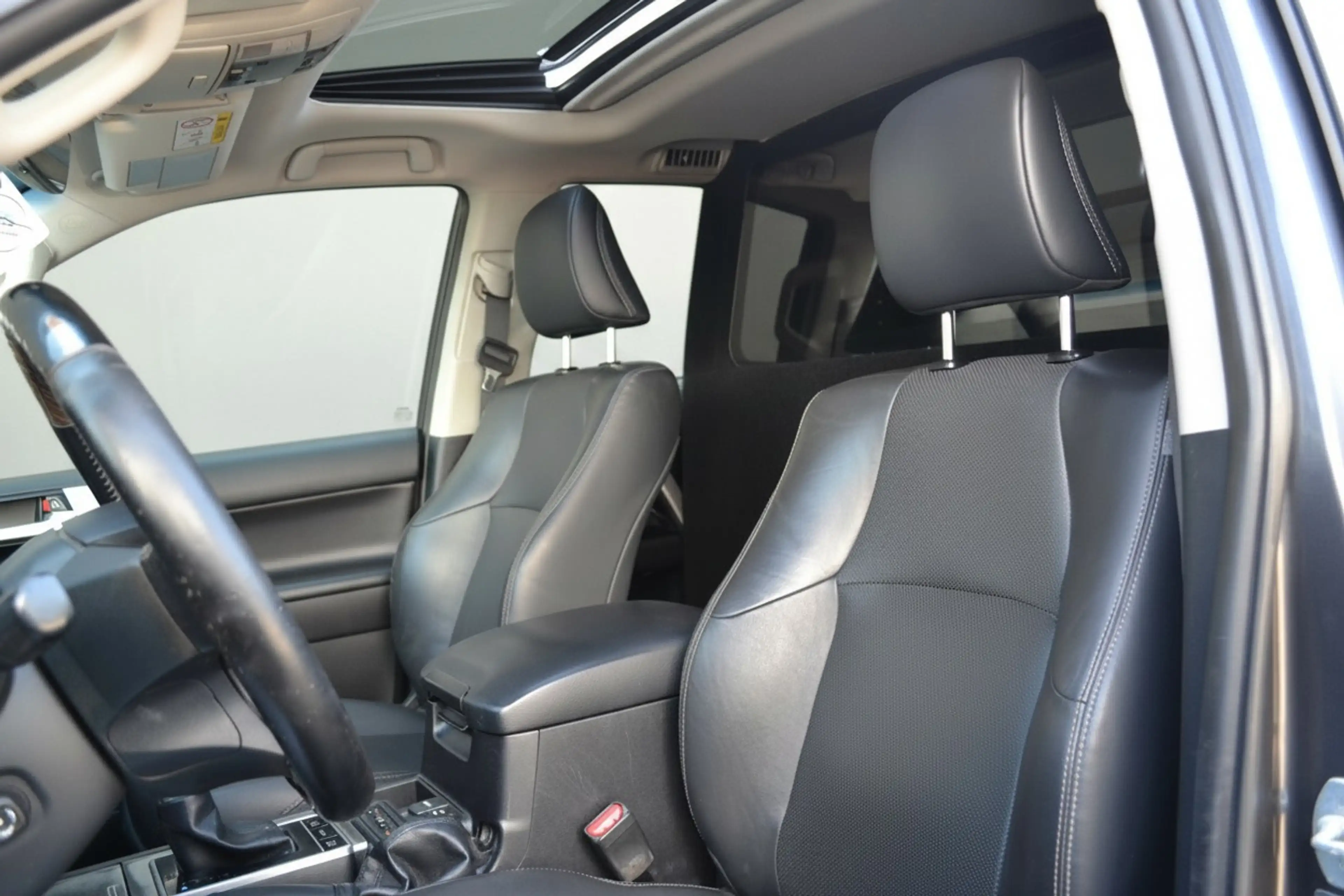 Toyota Land Cruiser 150 2.8 D-4D-F Executive Window Van — photo 9