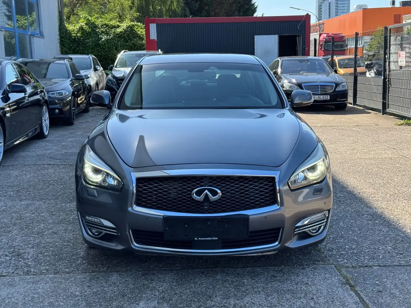 Infiniti Q70 2.2 d/360°/belüftung/BOSE/ACC/Memo Silber - 2
