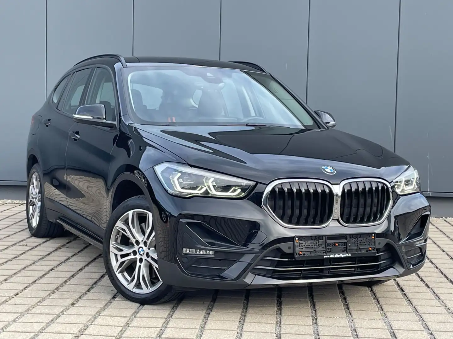 BMW X1 xDrive 25e Sport Line ACC/HUD/KEYLESS/NAVI+ Schwarz - 1