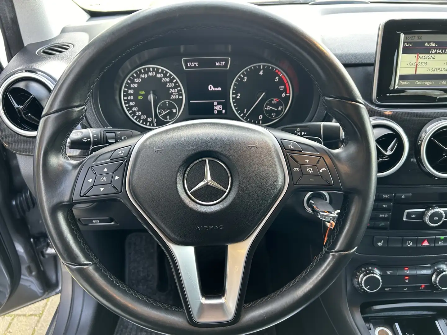 Mercedes-Benz B 180 CDI Ambition 50% deal 6475,- ACTIE Automaat / PDC Gris - 2
