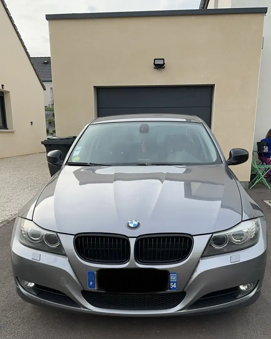 BMW 318 318d 143 ch Confort A Gris - 1