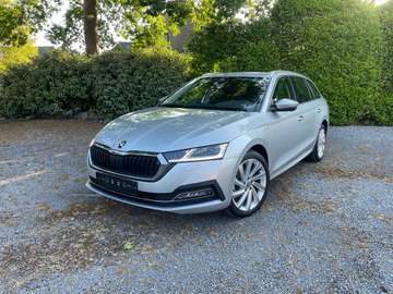 Octavia SW PHEV 1.4 TSI Style DSG/ Plug In/ PDC+cam / Carplay/ LED/ Frontassist/Laneassist/ Pano/ Zetelverwarming