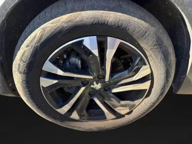 Peugeot 2008 view 5