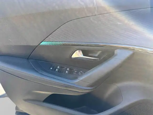 Peugeot 2008 view 8
