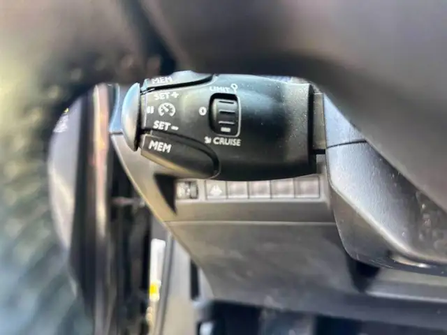 Peugeot 2008 view 9