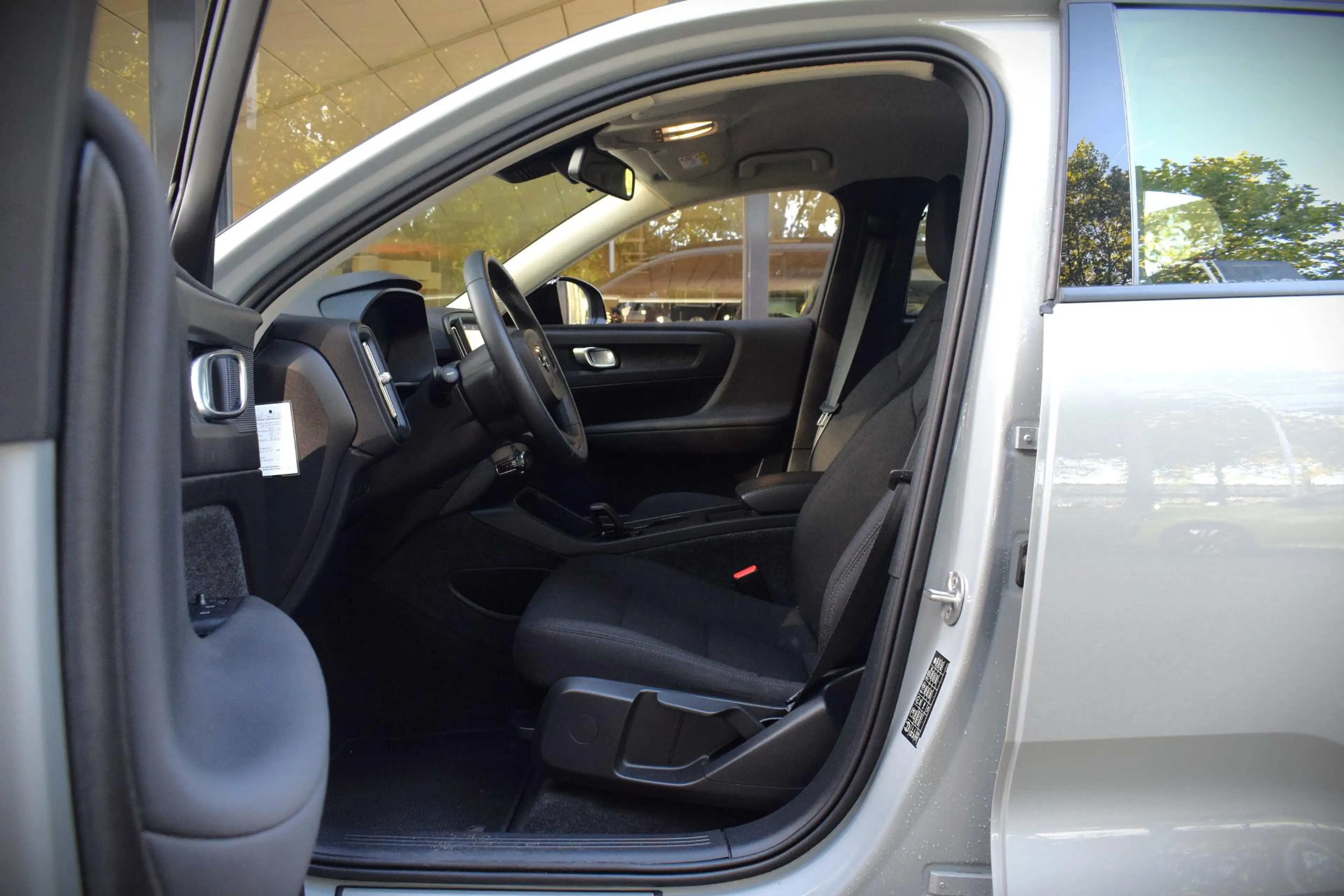Volvo EX40 Single Motor Essential 70 kWh CARPLAY|19INCH|CAMER — photo 4