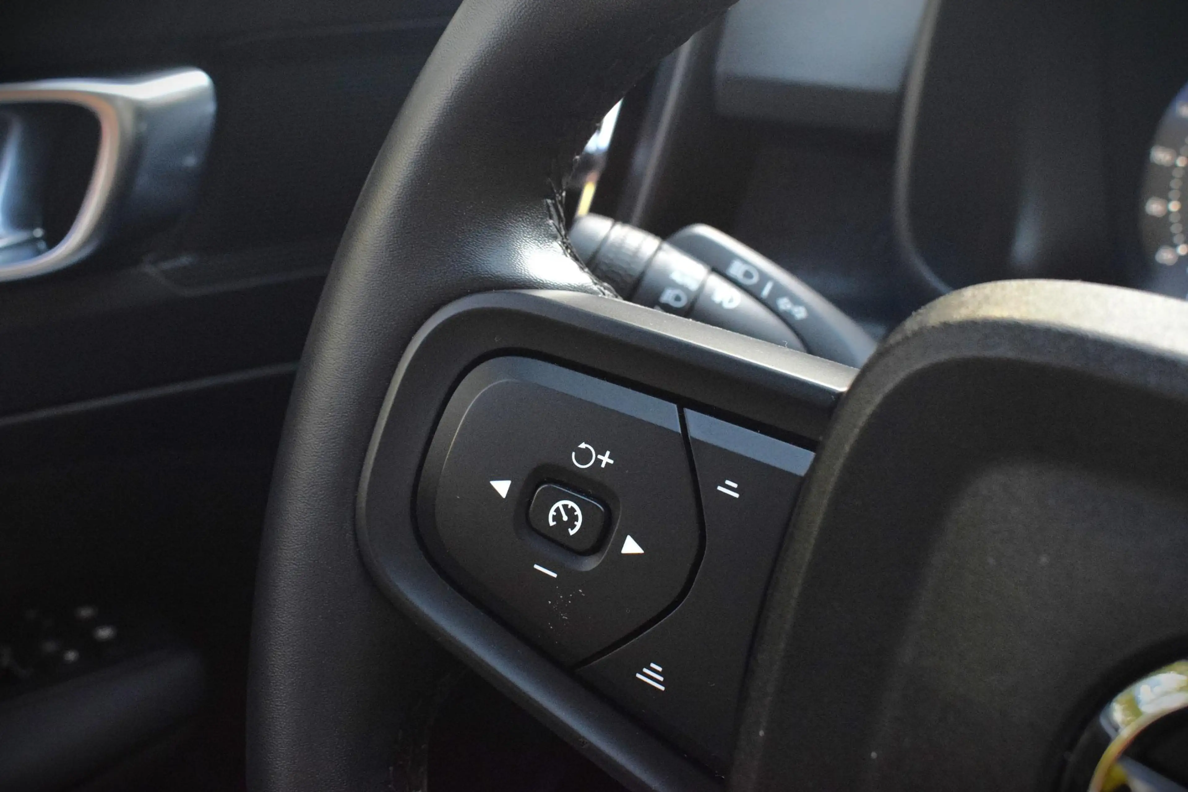 Volvo EX40 Single Motor Essential 70 kWh CARPLAY|19INCH|CAMER — photo 17