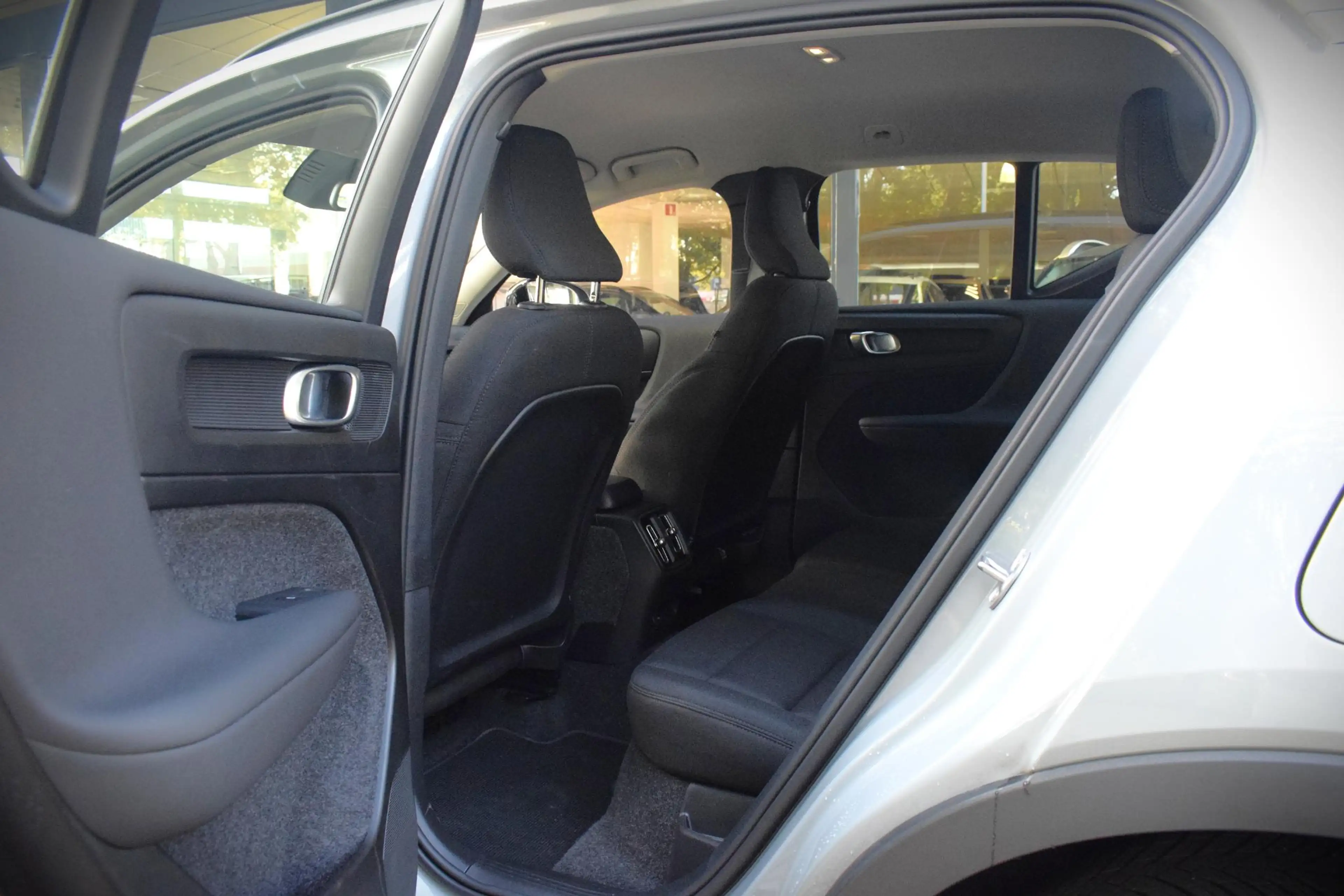 Volvo EX40 Single Motor Essential 70 kWh CARPLAY|19INCH|CAMER — photo 5