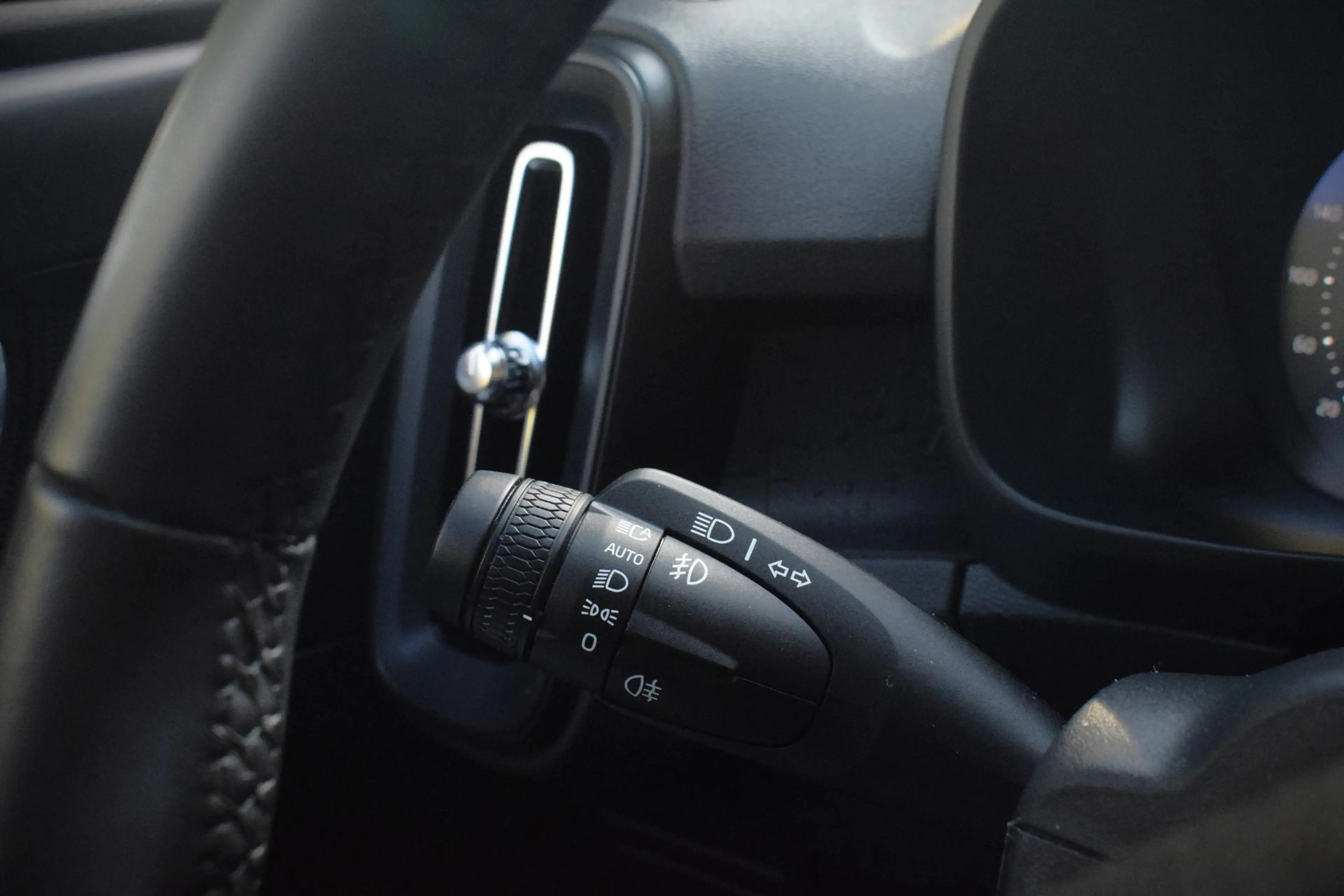 Volvo EX40 Single Motor Essential 70 kWh CARPLAY|19INCH|CAMER — photo 10