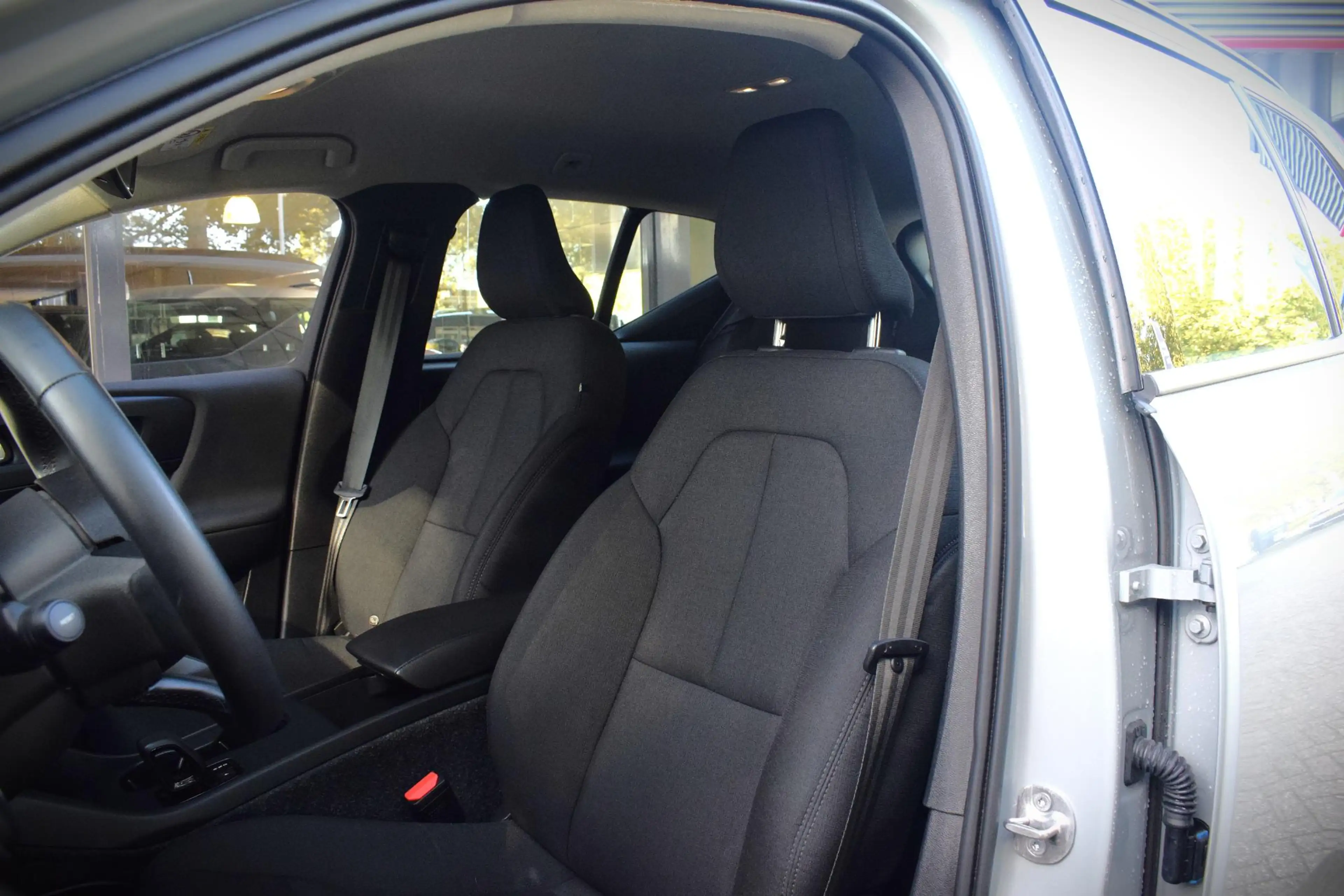 Volvo EX40 Single Motor Essential 70 kWh CARPLAY|19INCH|CAMER — photo 3