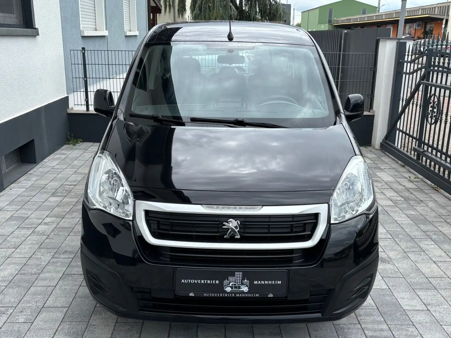 Peugeot Partner Tepee Active /AHK/PDC/SHZ/NAVI/KLIMA Schwarz - 2
