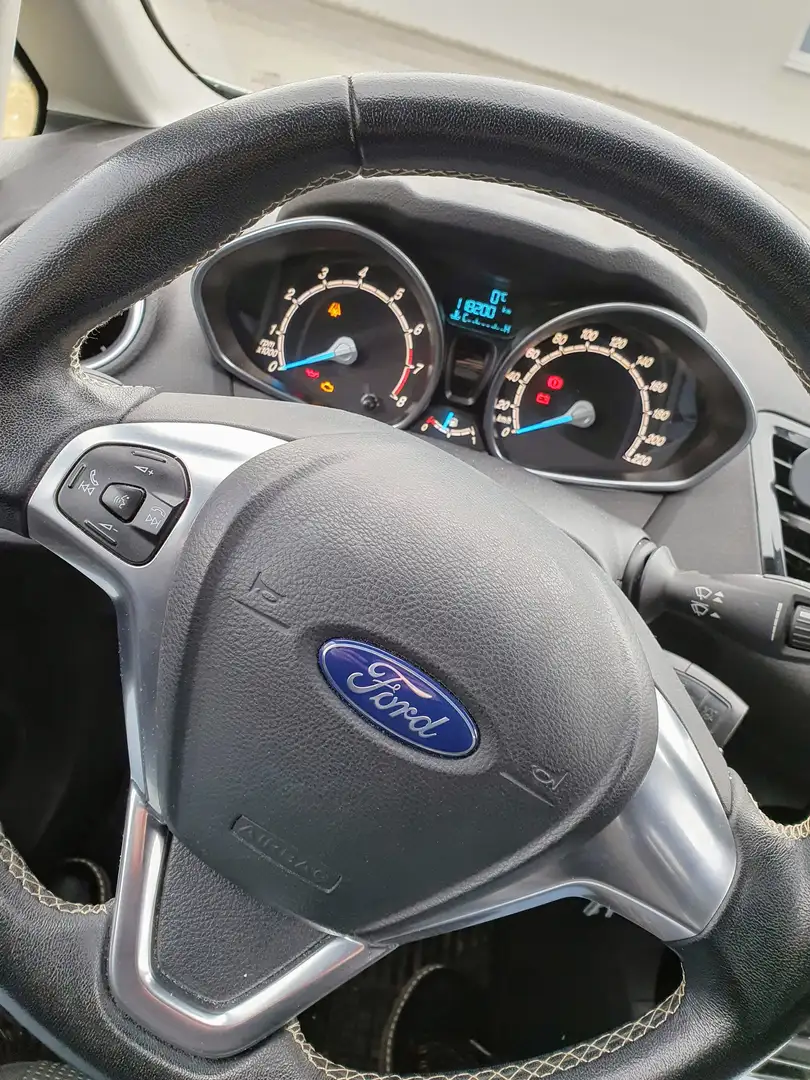 Ford Fiesta Titanium 1,0 Start/Stop Weiß - 2