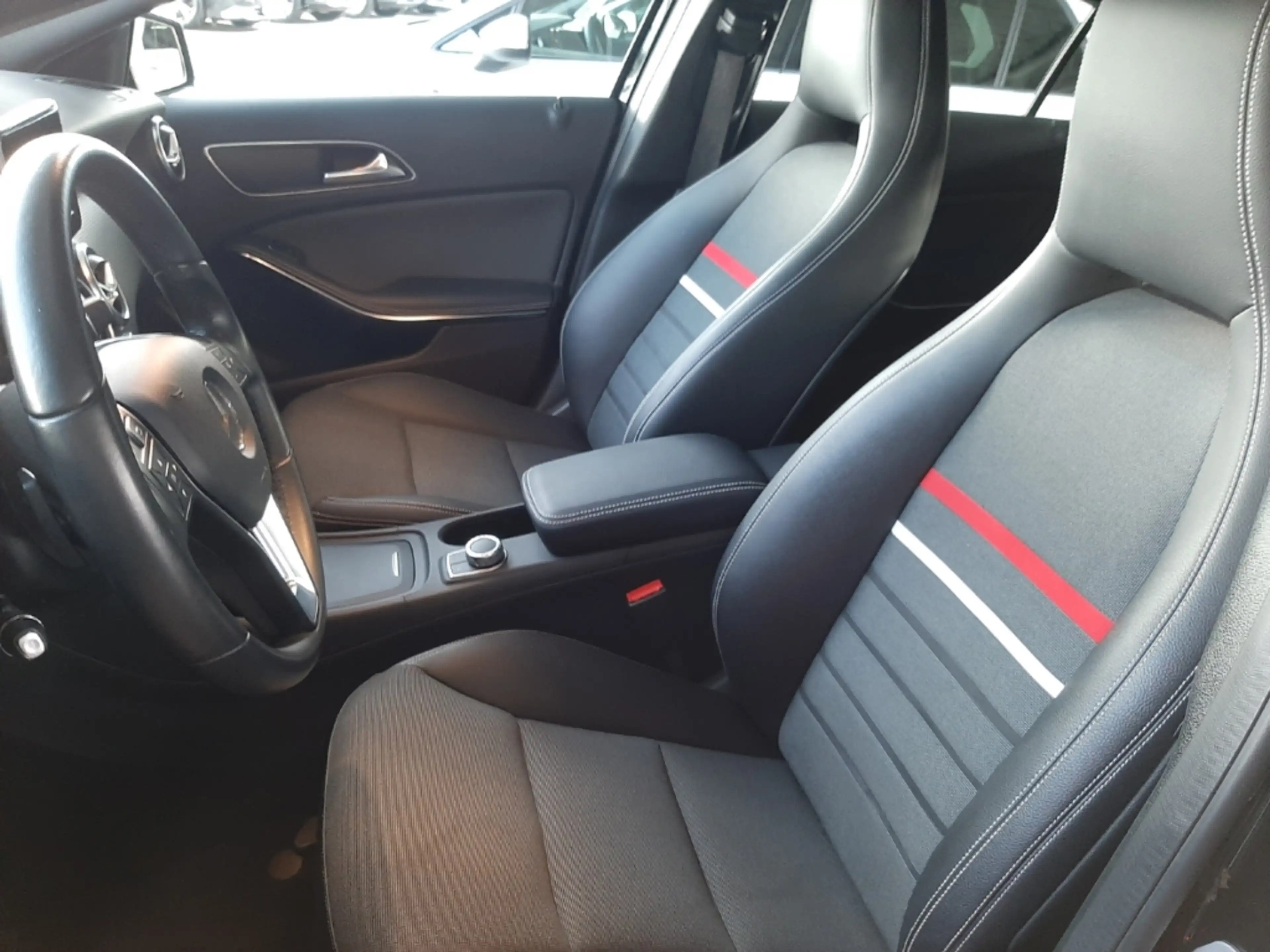 Mercedes-Benz A 180 7G DCT Style PDC Nav — photo 7