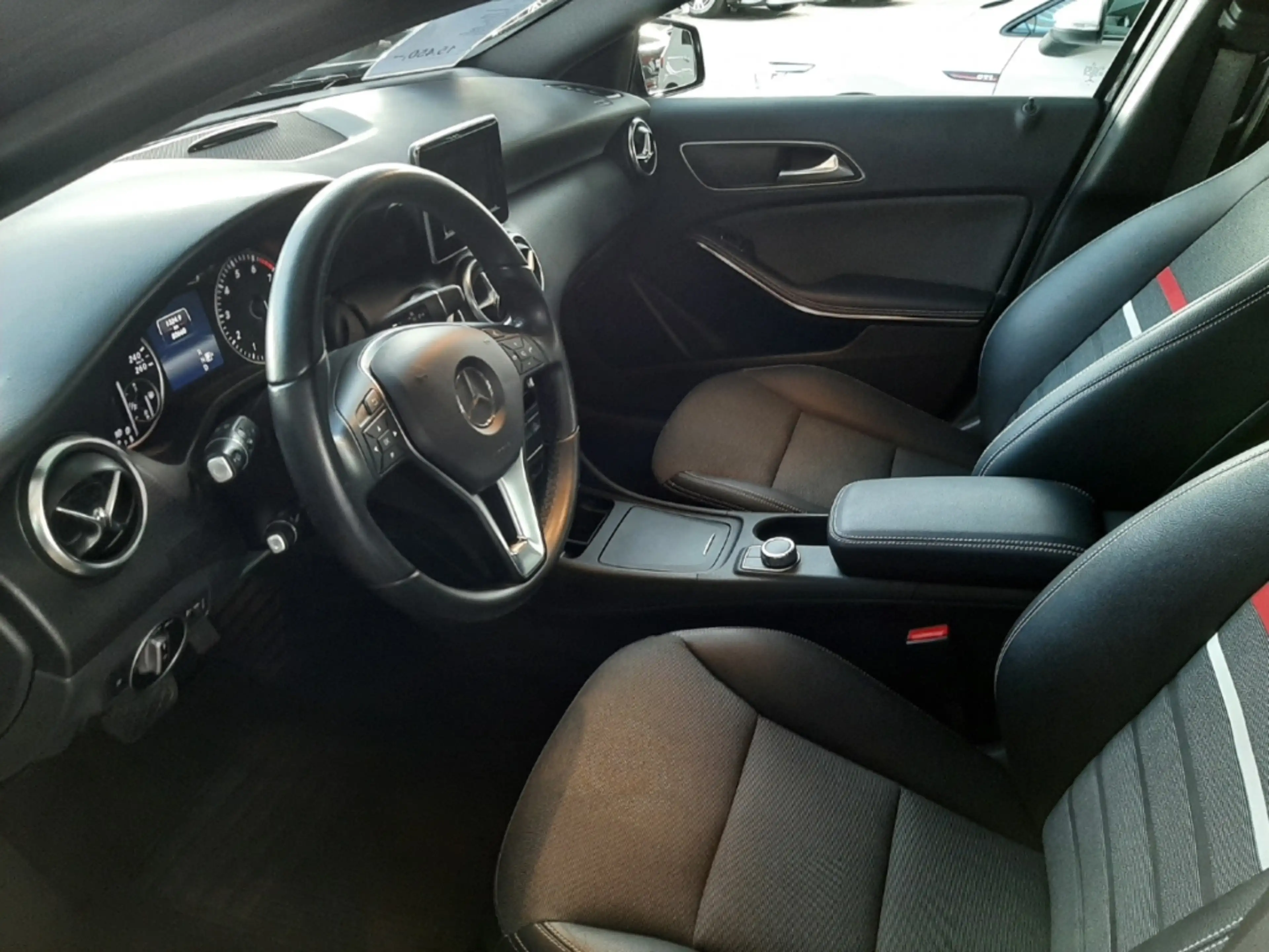 Mercedes-Benz A 180 7G DCT Style PDC Nav — photo 6