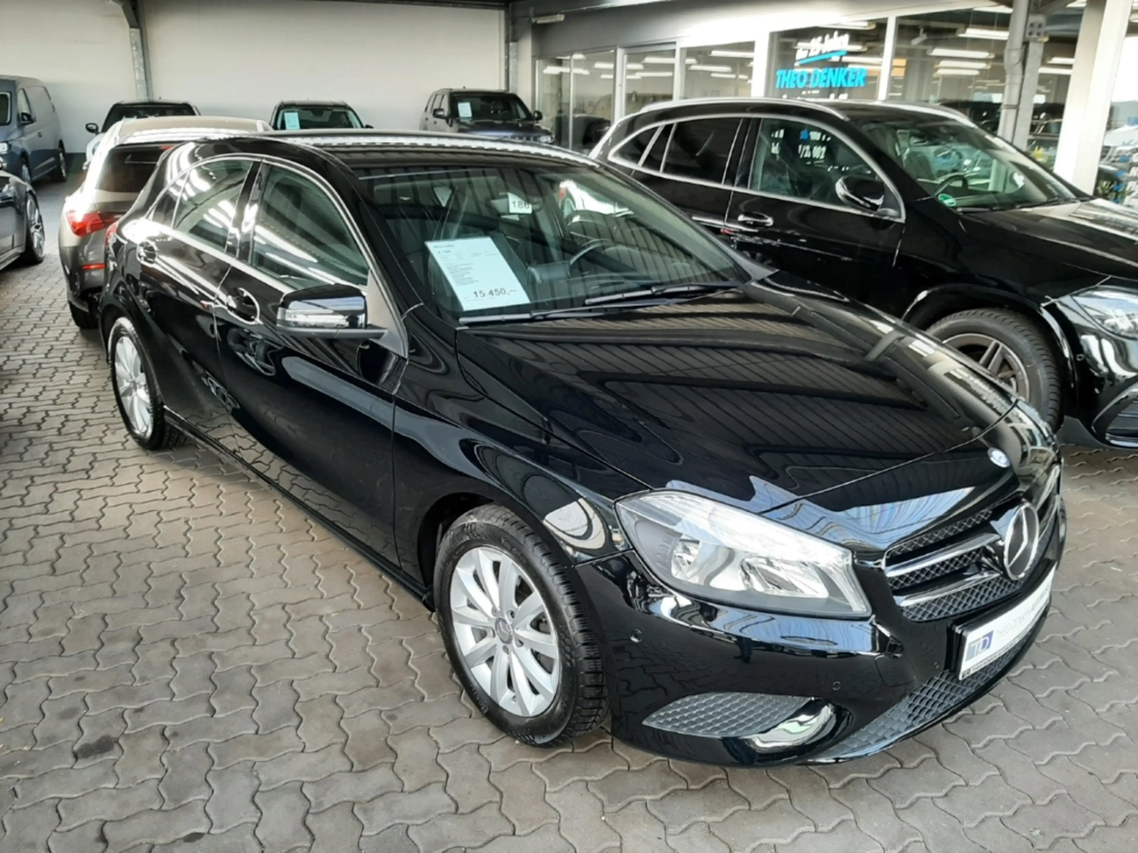 Mercedes-Benz A 180 7G DCT Style PDC Nav