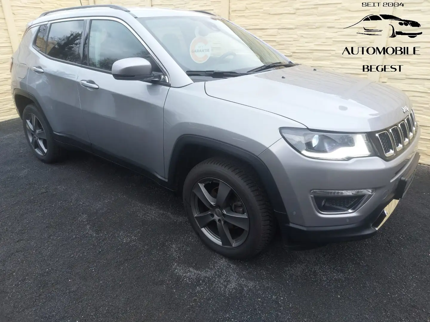 Jeep Compass 4x4+170PS+43TKM+BEATS+18ZOLL+GEPFLEGT! Silber - 2