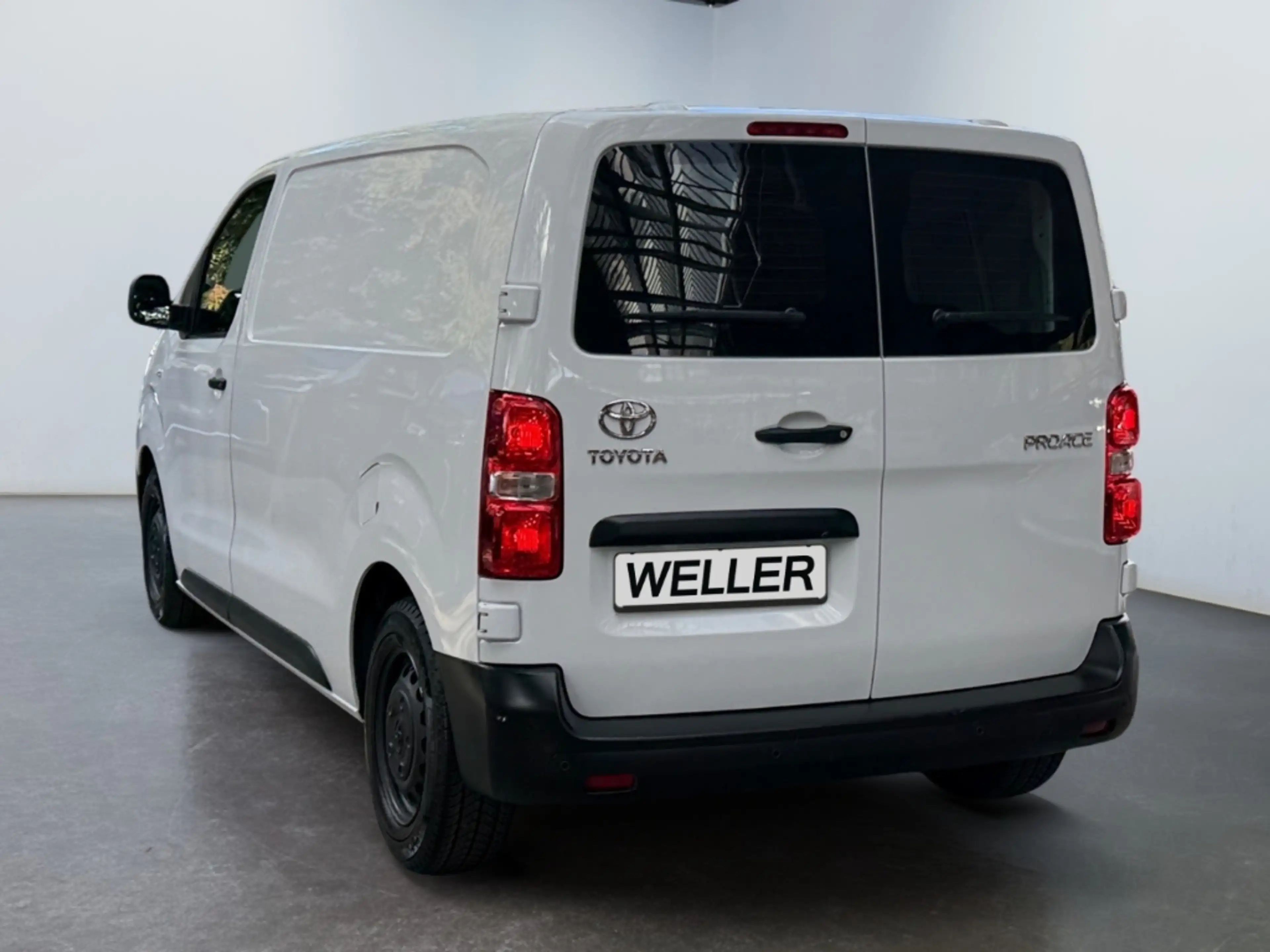 Toyota Proace 1.5 D-4D L1 Meister *Navi*CarPlay*CAM*PDC* — photo 3
