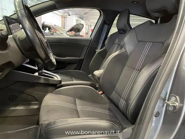 Renault Clio view 6