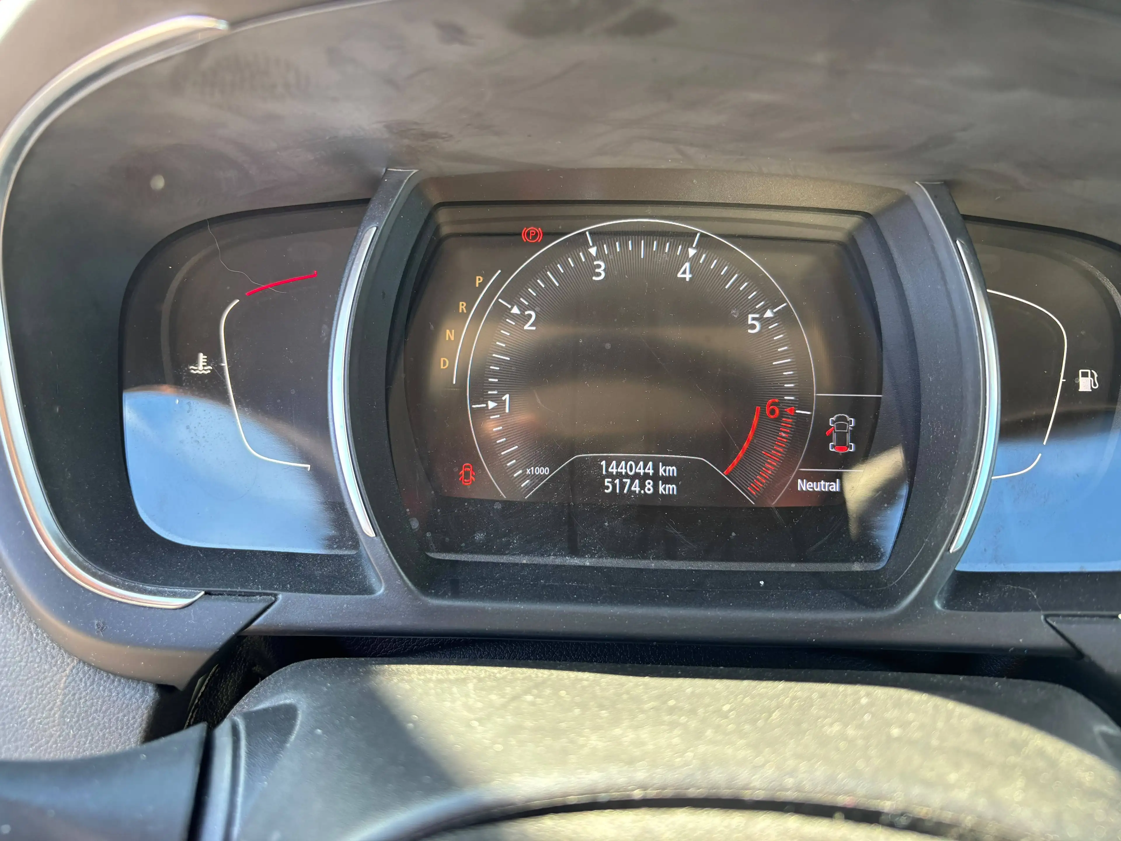 Renault Scenic Scenic 1.33 TCe Black Edition EDC GPF — photo 8