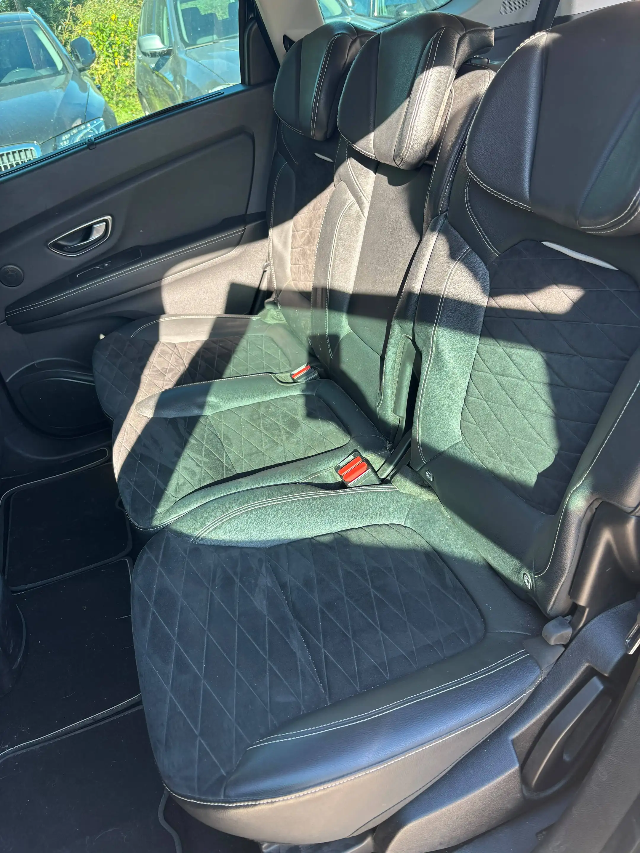 Renault Scenic Scenic 1.33 TCe Black Edition EDC GPF — photo 9