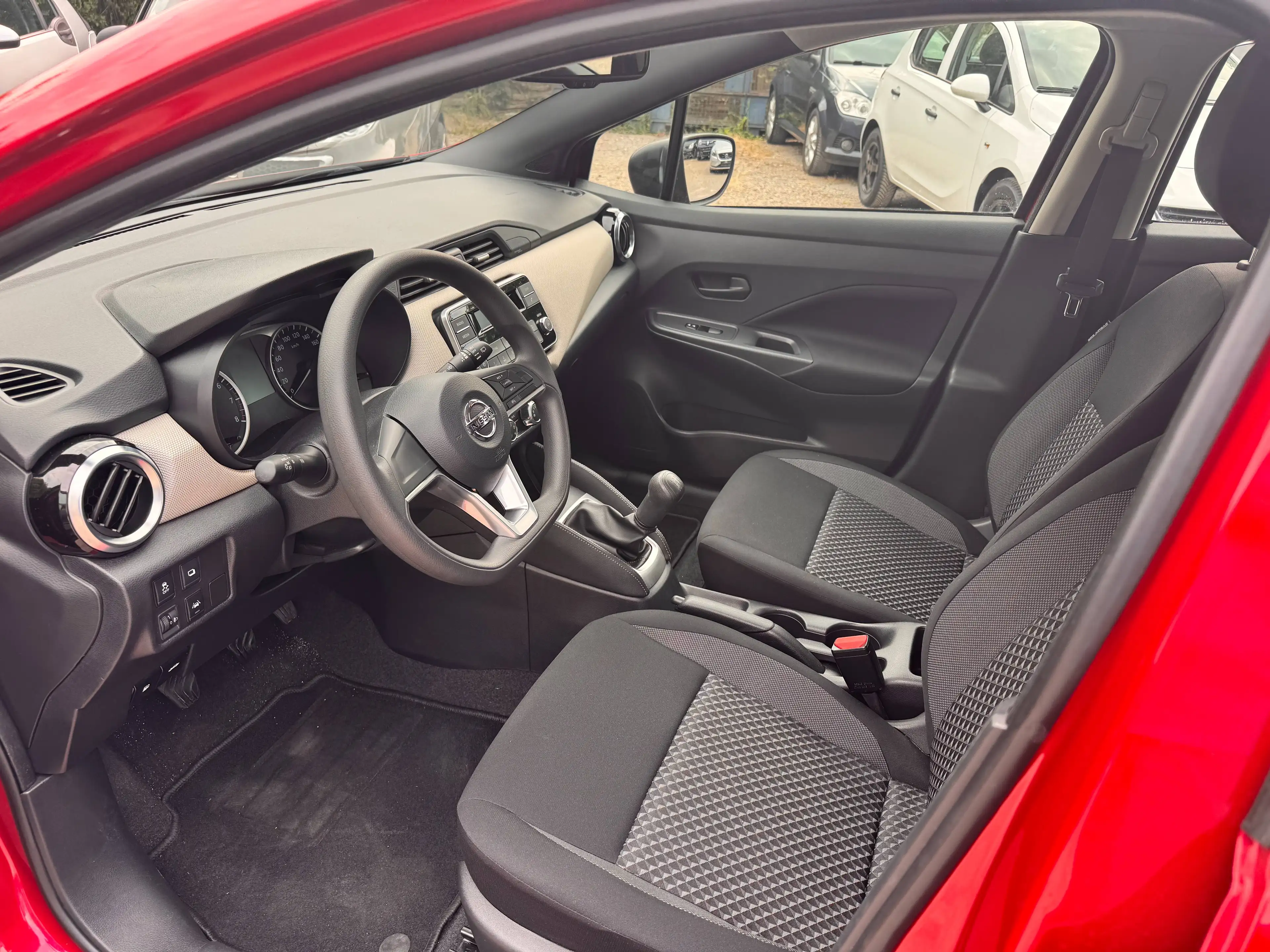 Nissan Micra Micra 1.0 — photo 5