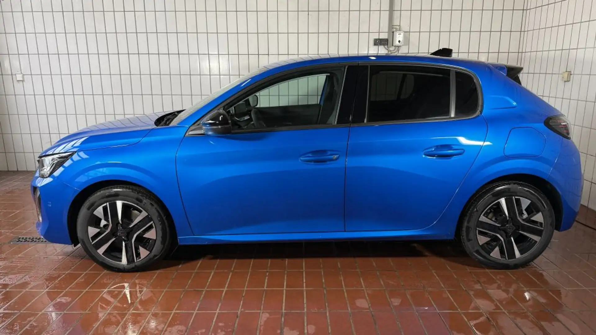 Peugeot 208 PureTech 100 Allure*CAM*SITZHZ*CARPLAY* Bleu - 2