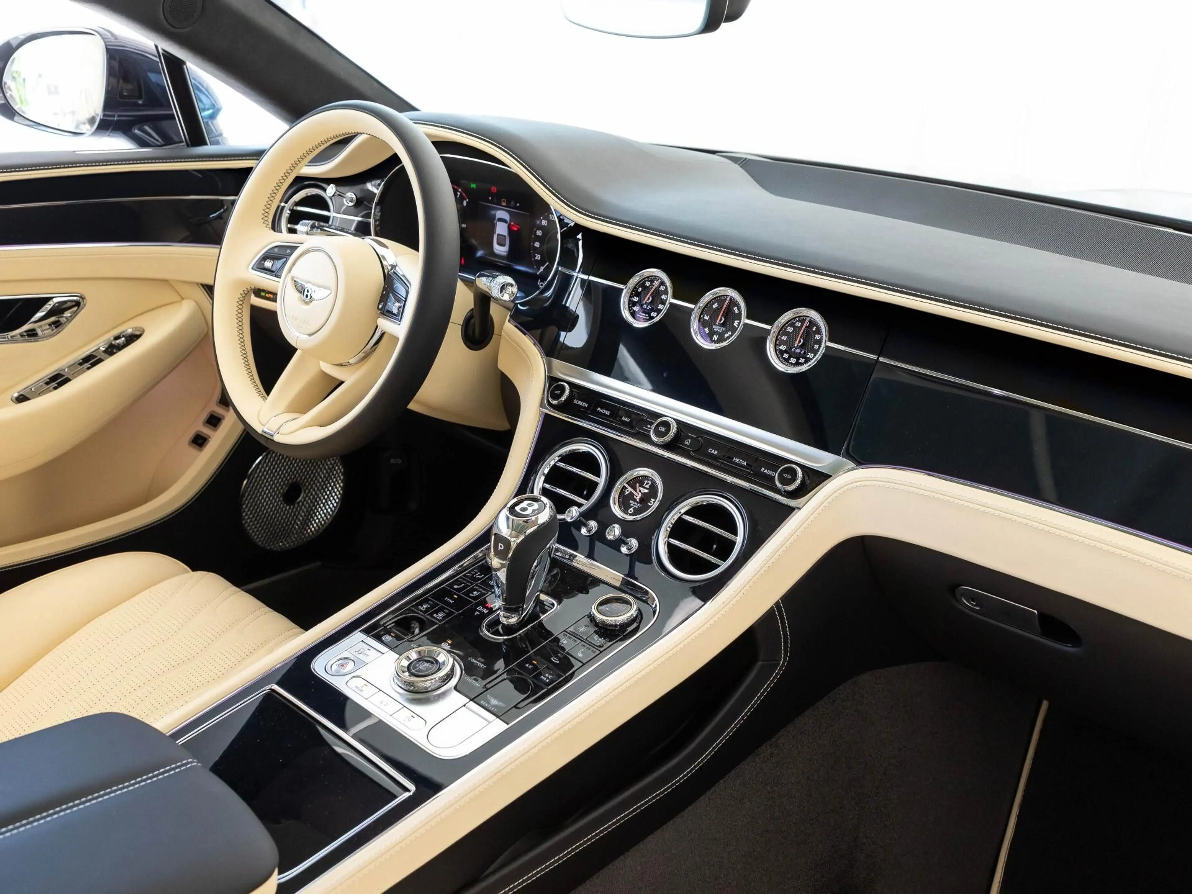 Bentley Continental GT Azure (MY26) Hybrid — photo 7