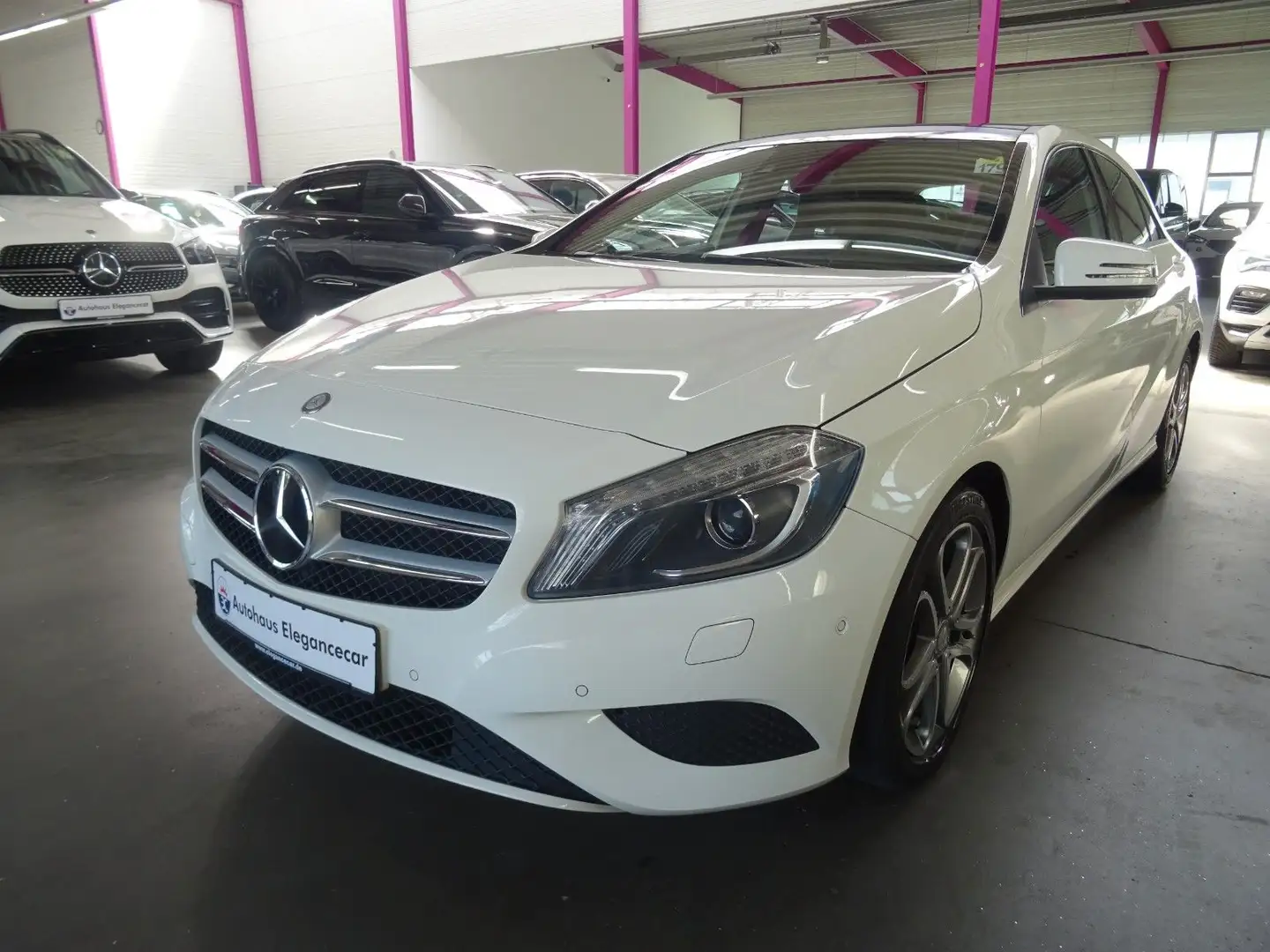 Mercedes-Benz A 200 BlueEfficiency*PANO*XENON*ASSISTENT*CAM* Weiß - 1