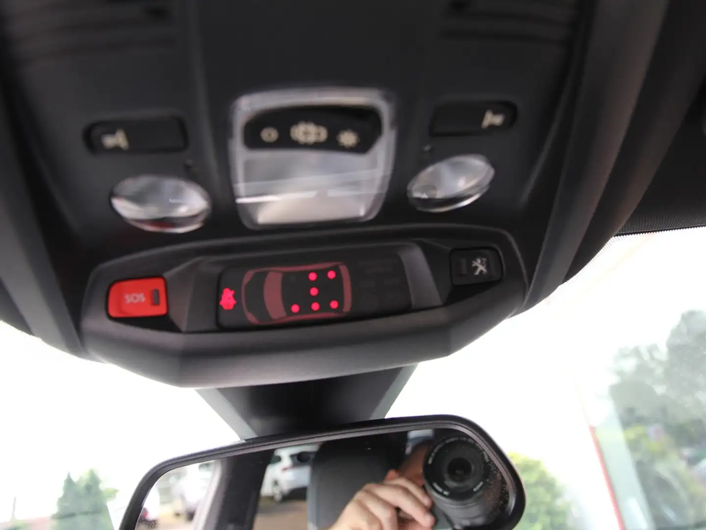 Peugeot 5008 Allure Pack 7 Sitze Navigation ALU 18 ZOLL Grau - 2