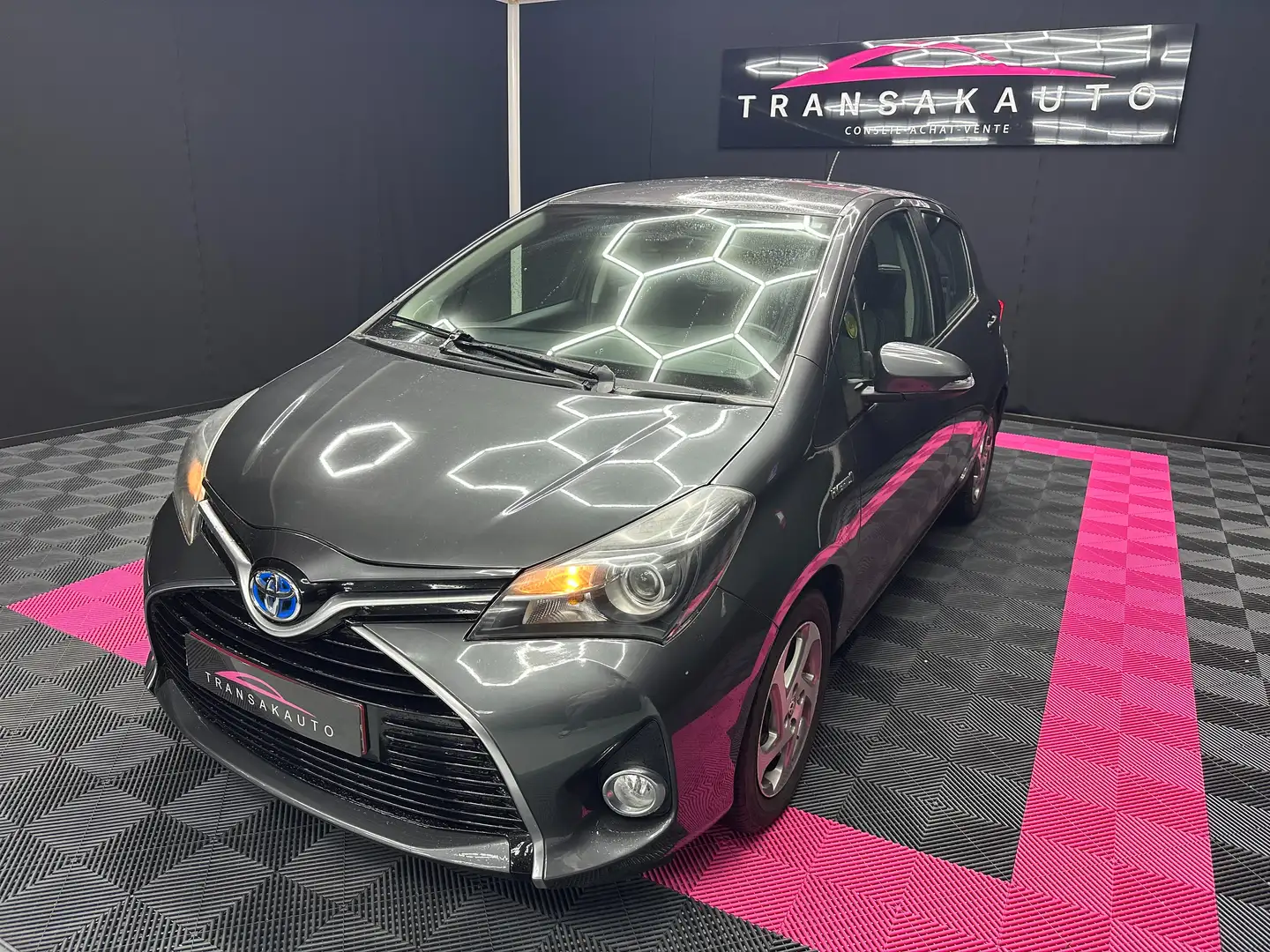 Toyota Yaris 1.5 VVT-i Hybride/Auto/entretient/Garantie 12 Mois Grijs - 2