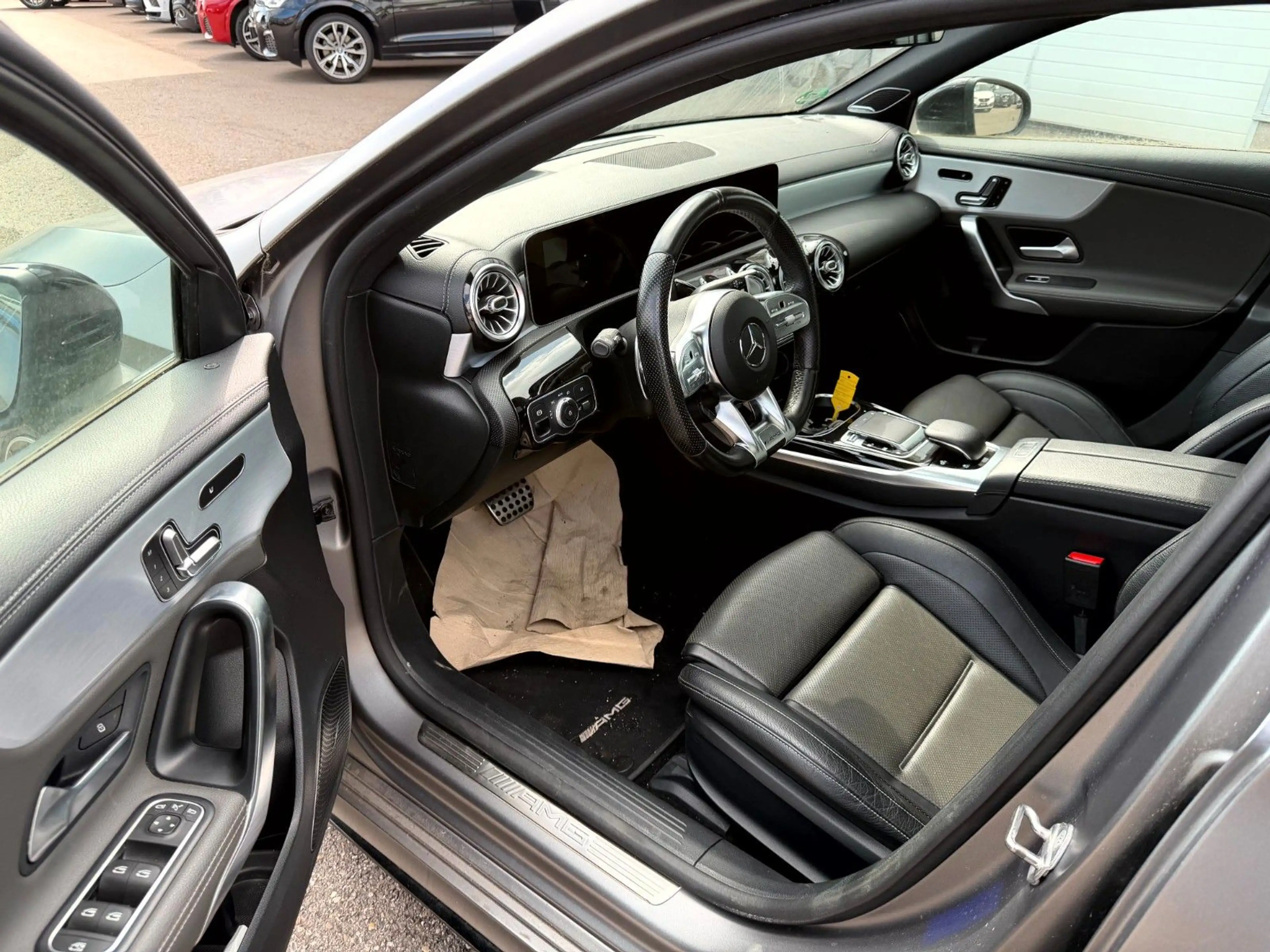 Mercedes-Benz A 35 AMG 4-Matic Pano_HUD_Perf.Sitz_360°_StandHz — photo 10