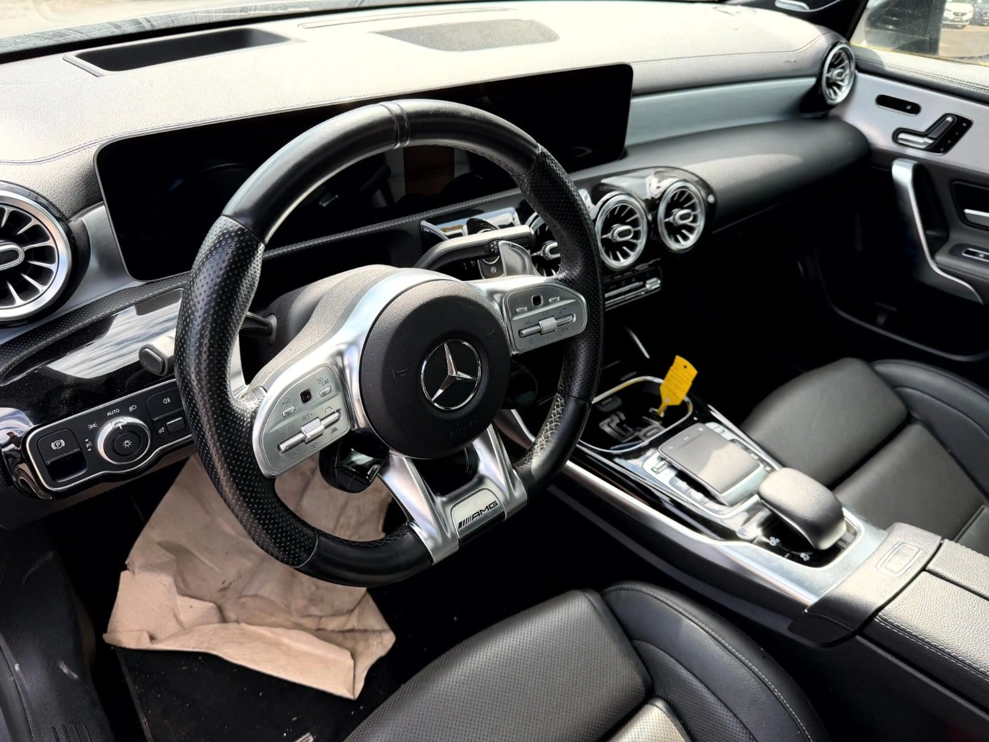 Mercedes-Benz A 35 AMG 4-Matic Pano_HUD_Perf.Sitz_360°_StandHz — photo 12