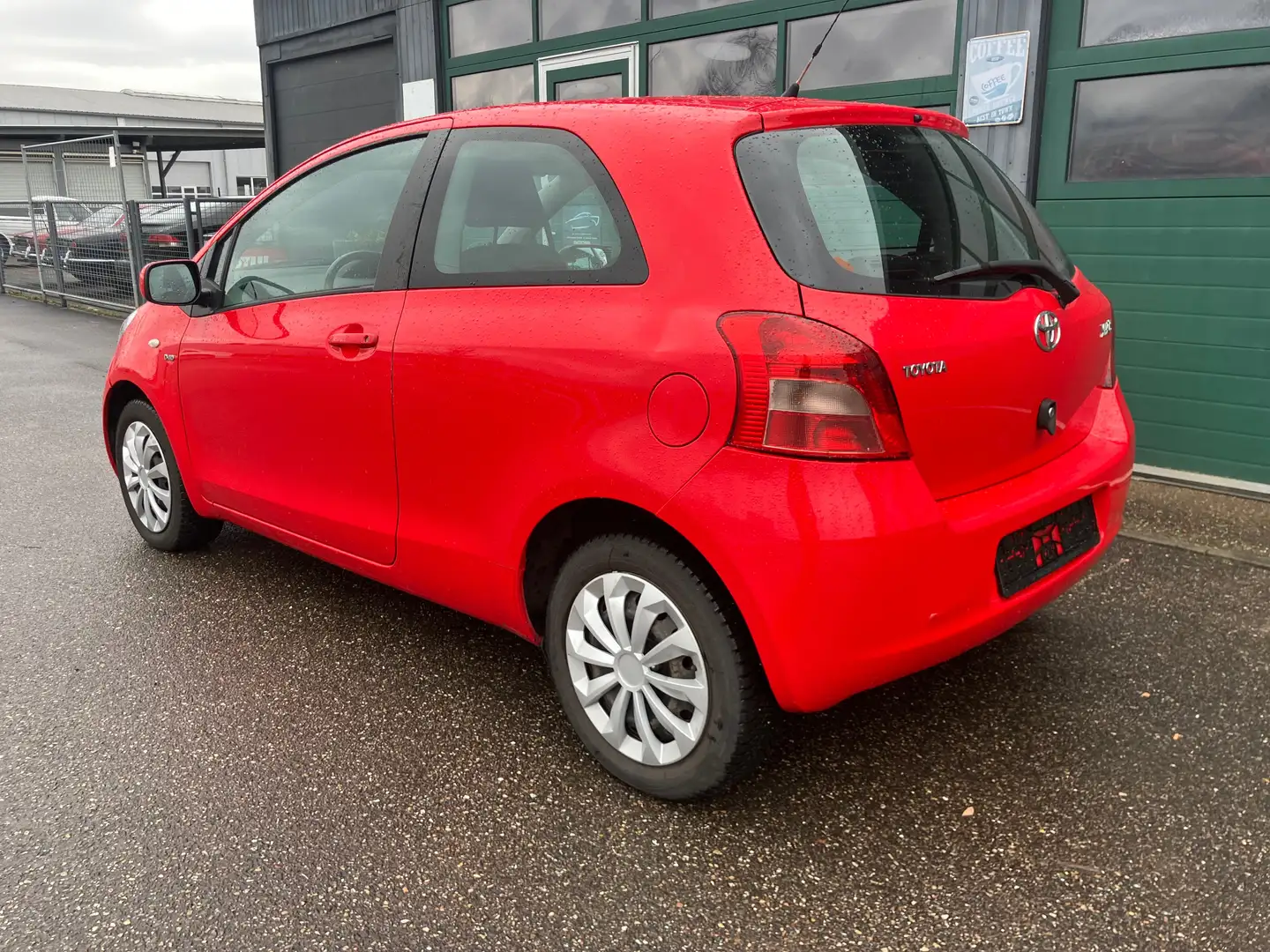 Toyota Yaris 1.4 D-4D Sol 1.Hand Toyota Scheckheft Klima Rot - 2