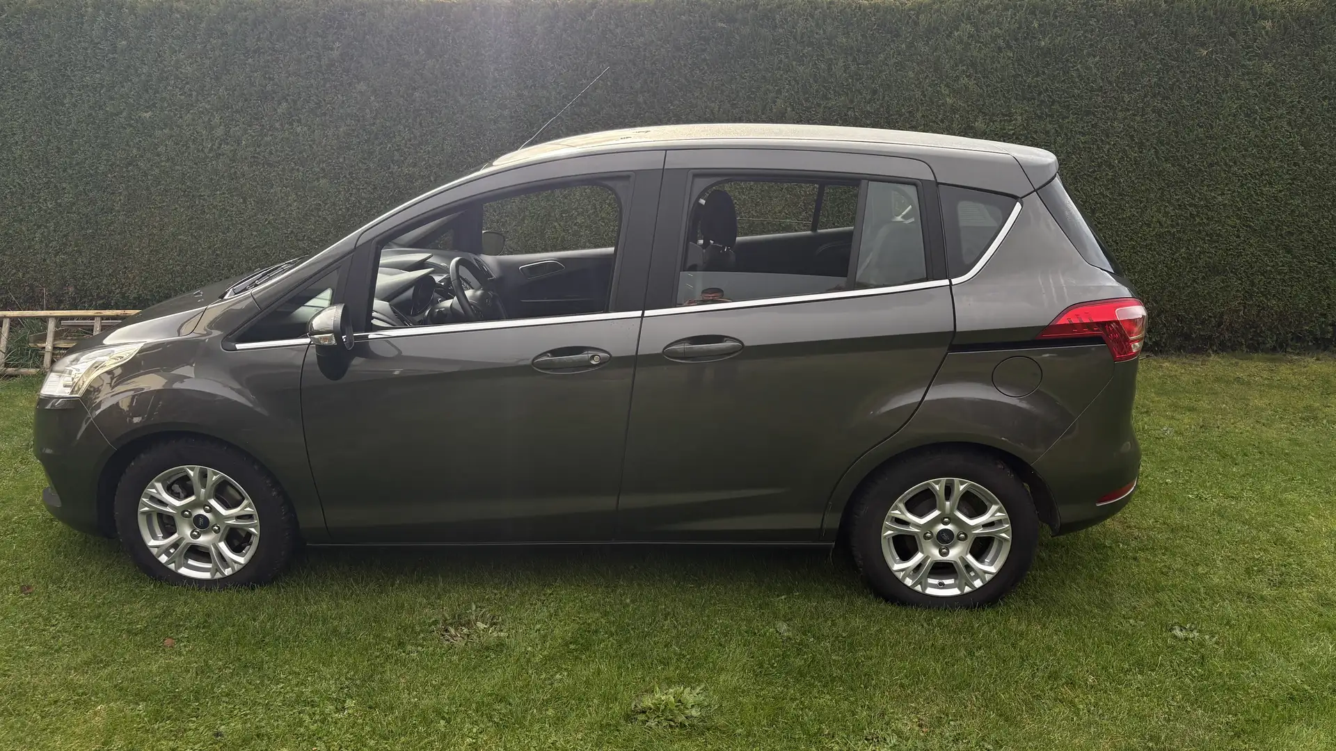 Ford B-Max Titanium Grau - 2