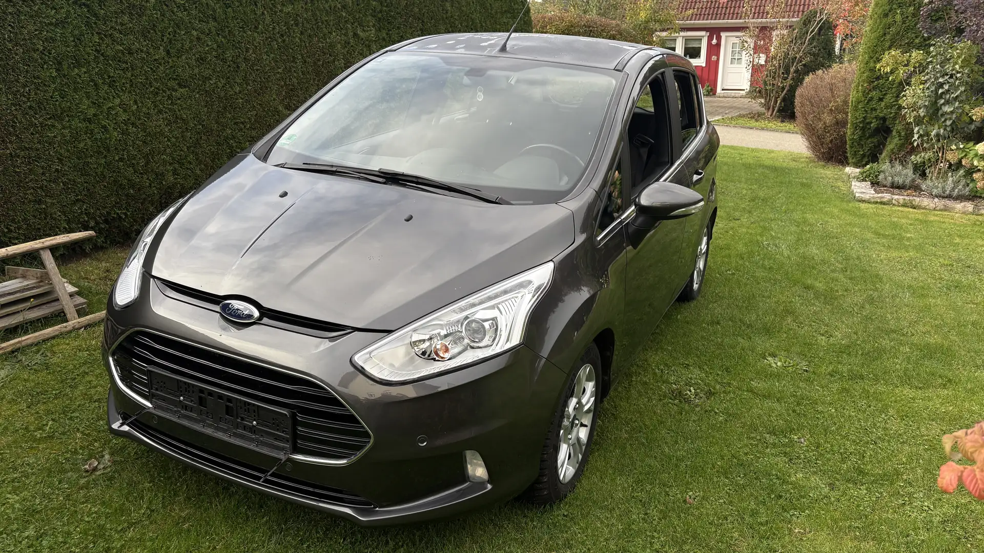 Ford B-Max Titanium Grau - 1